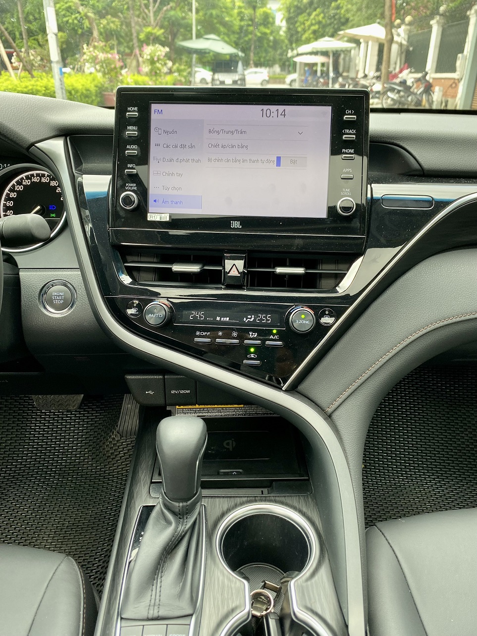 Toyota Camry 2.5Q 2022 màu đen (Đã bán)