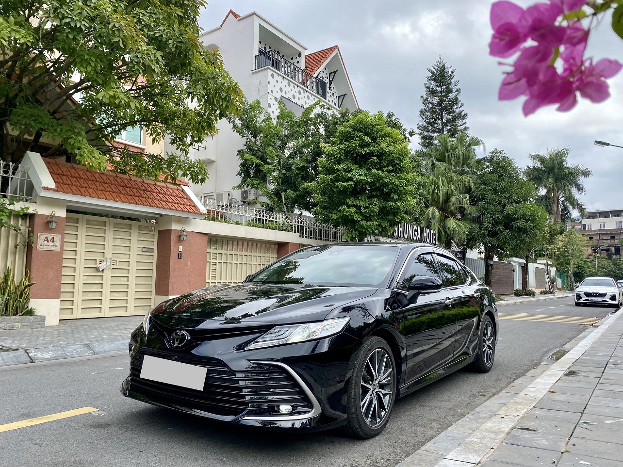 Toyota Camry 2.5Q 2022 màu đen (Đã bán)