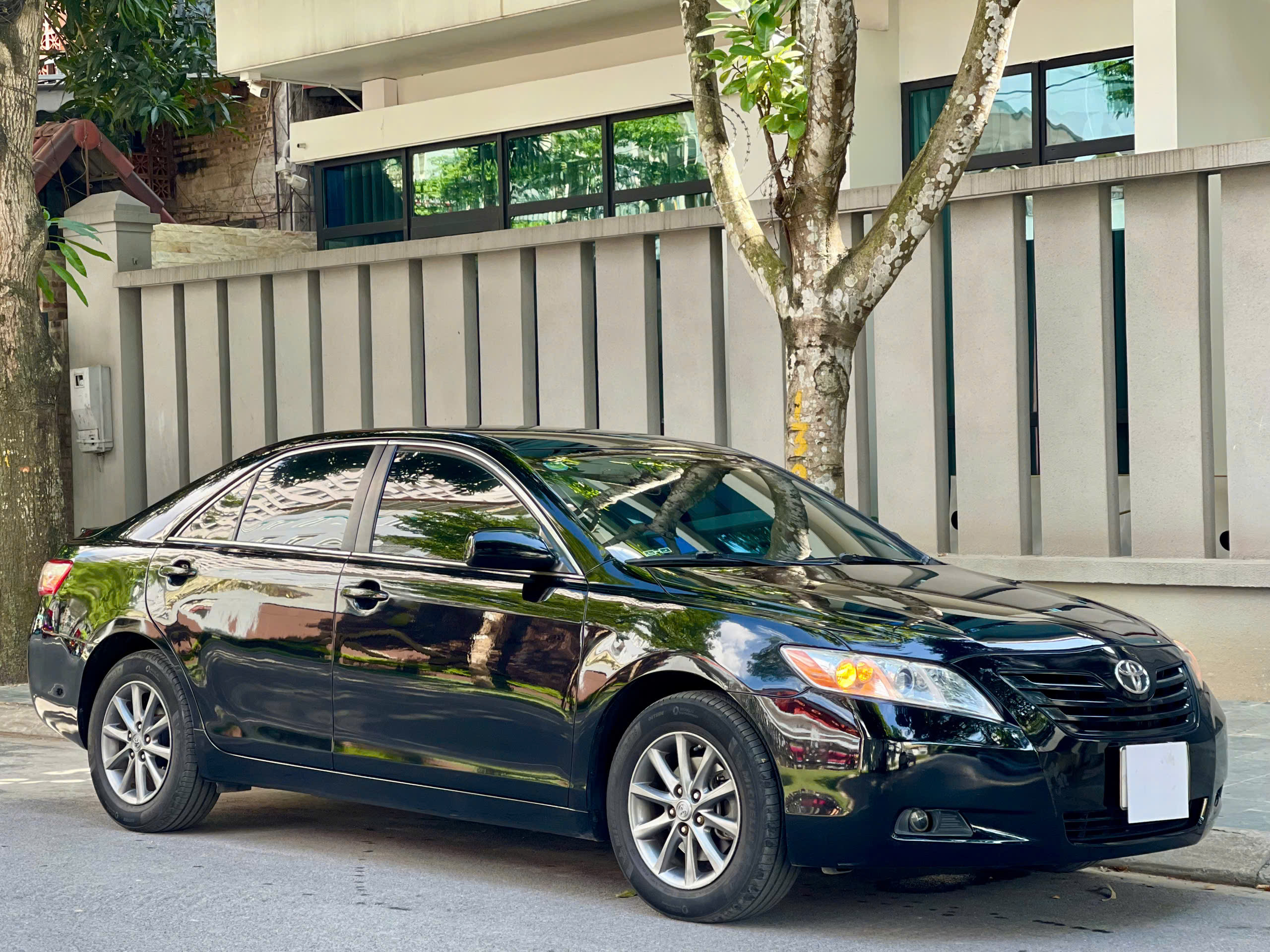 Toyota Camry LE 2.4 2018 màu đen