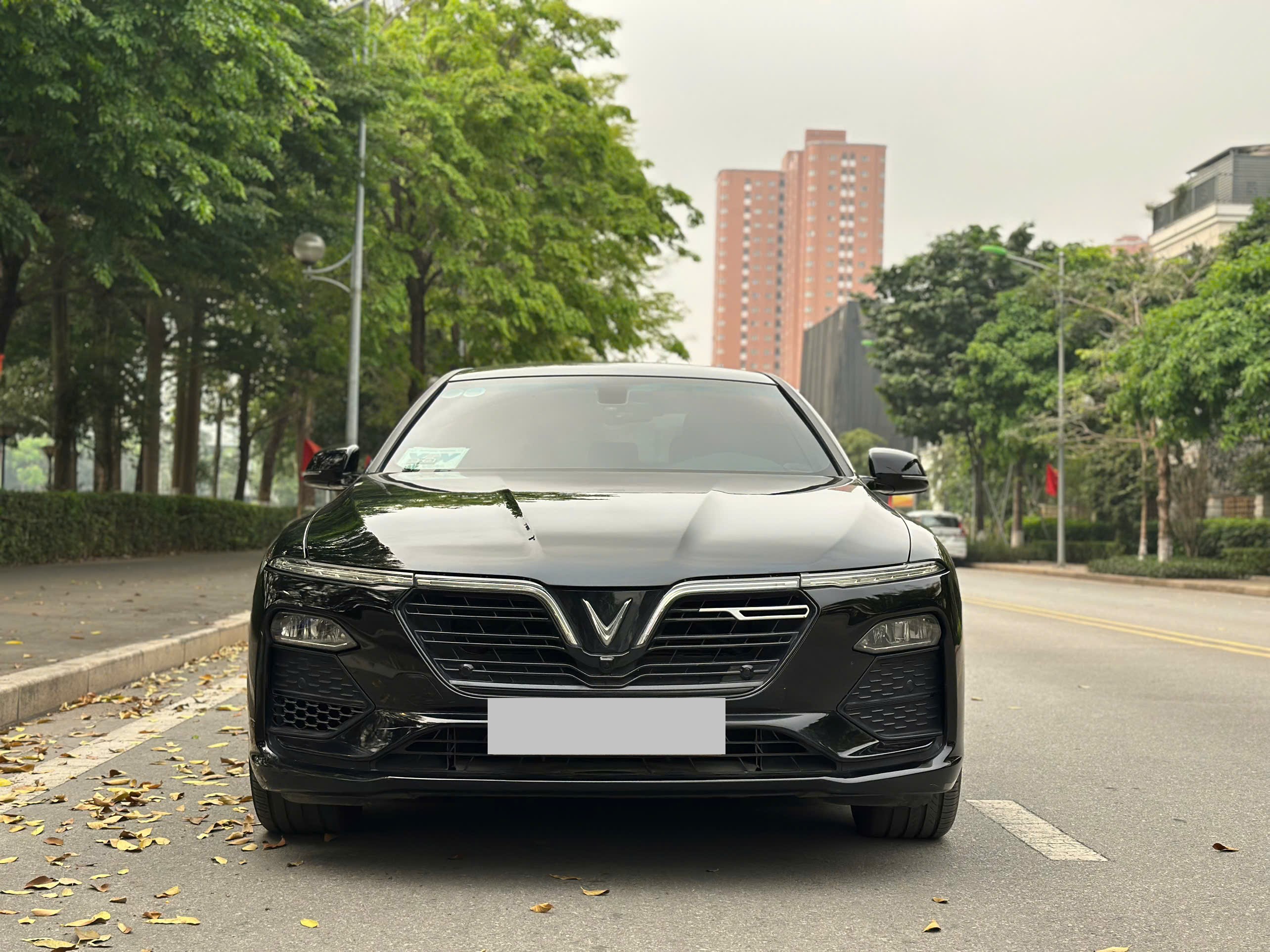 VinFast Lux A 2.0 Base 2.0 AT 2021 đen
