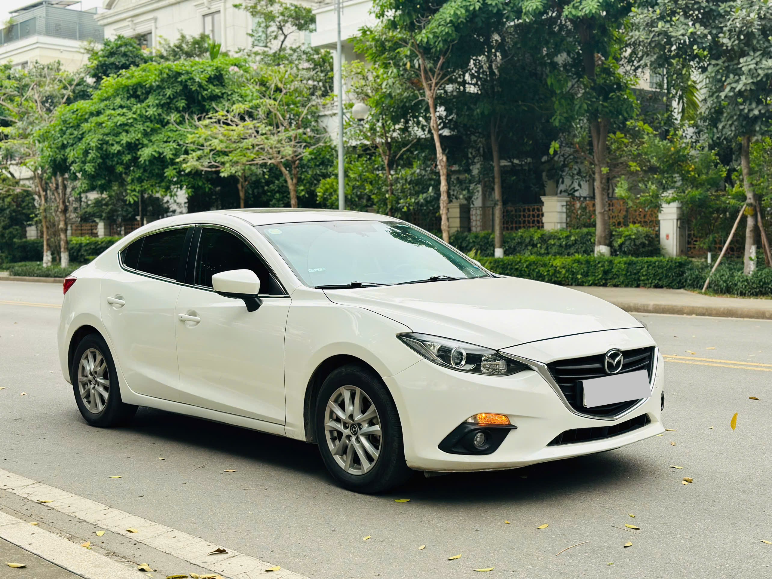 Mazda 3 1.5AT 2016 màu trắng