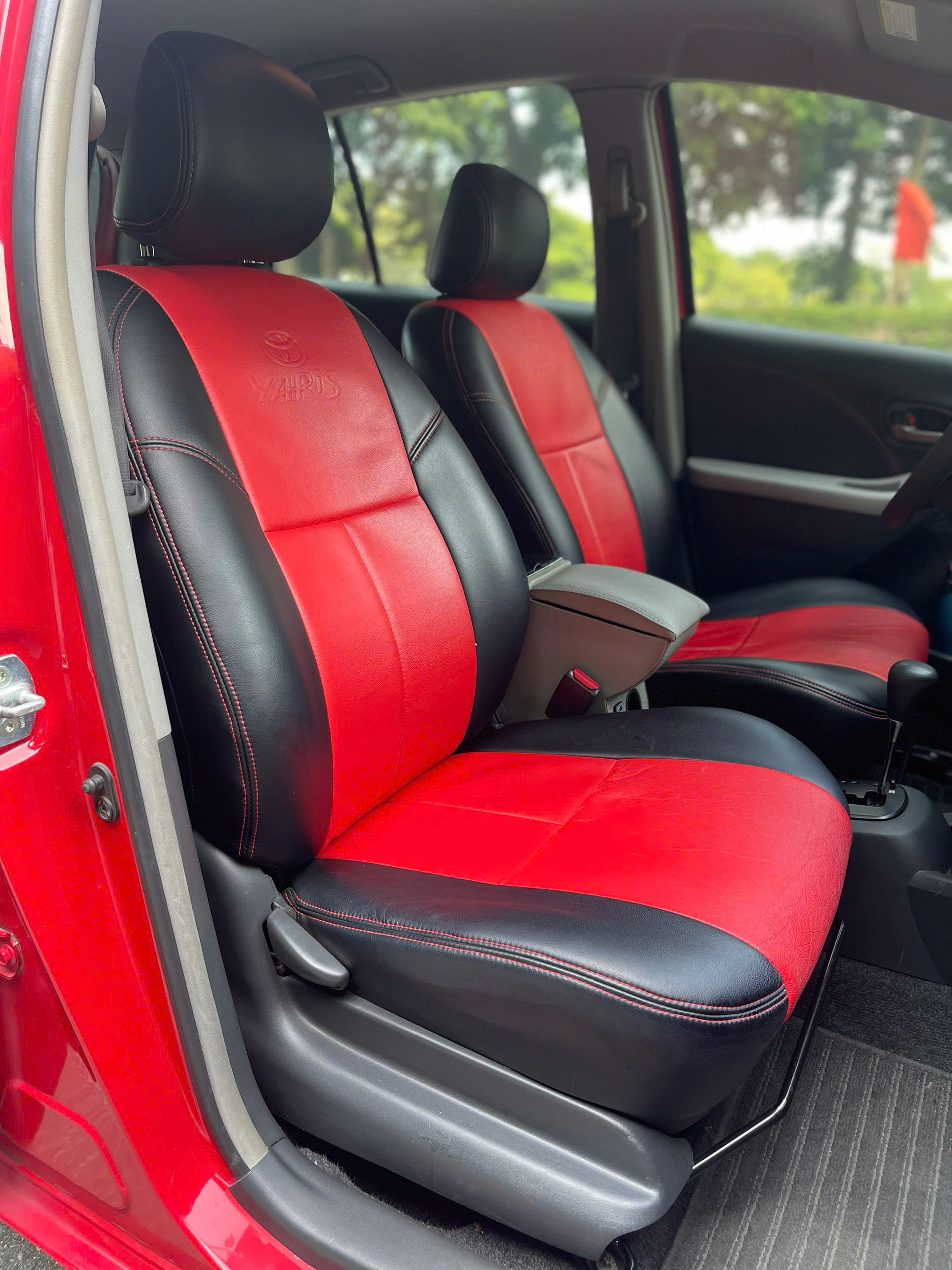Toyota Yaris 1.3AT Nhật Bản 2009 màu đỏ