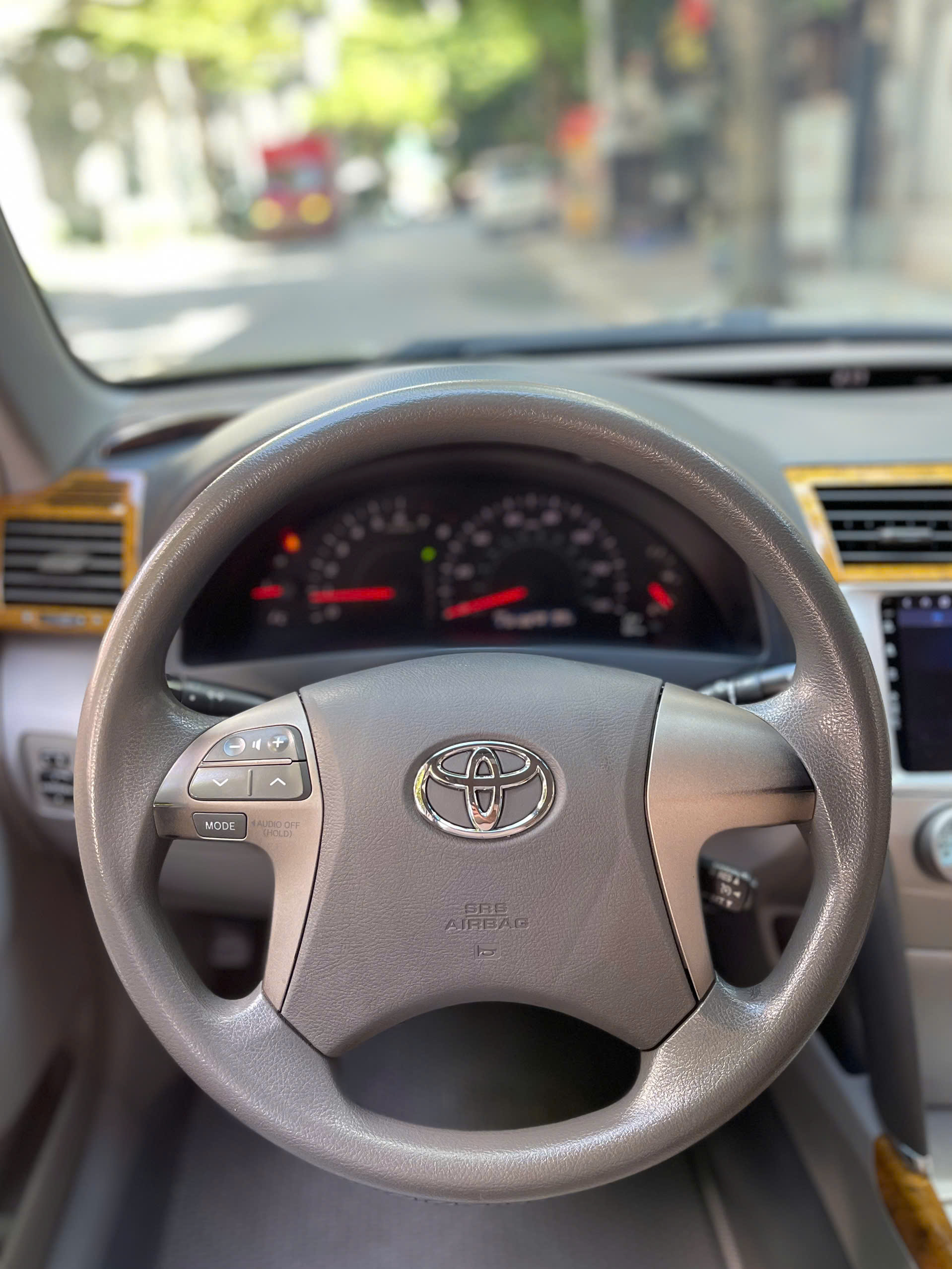 Toyota Camry LE 2.4 2018 màu đen