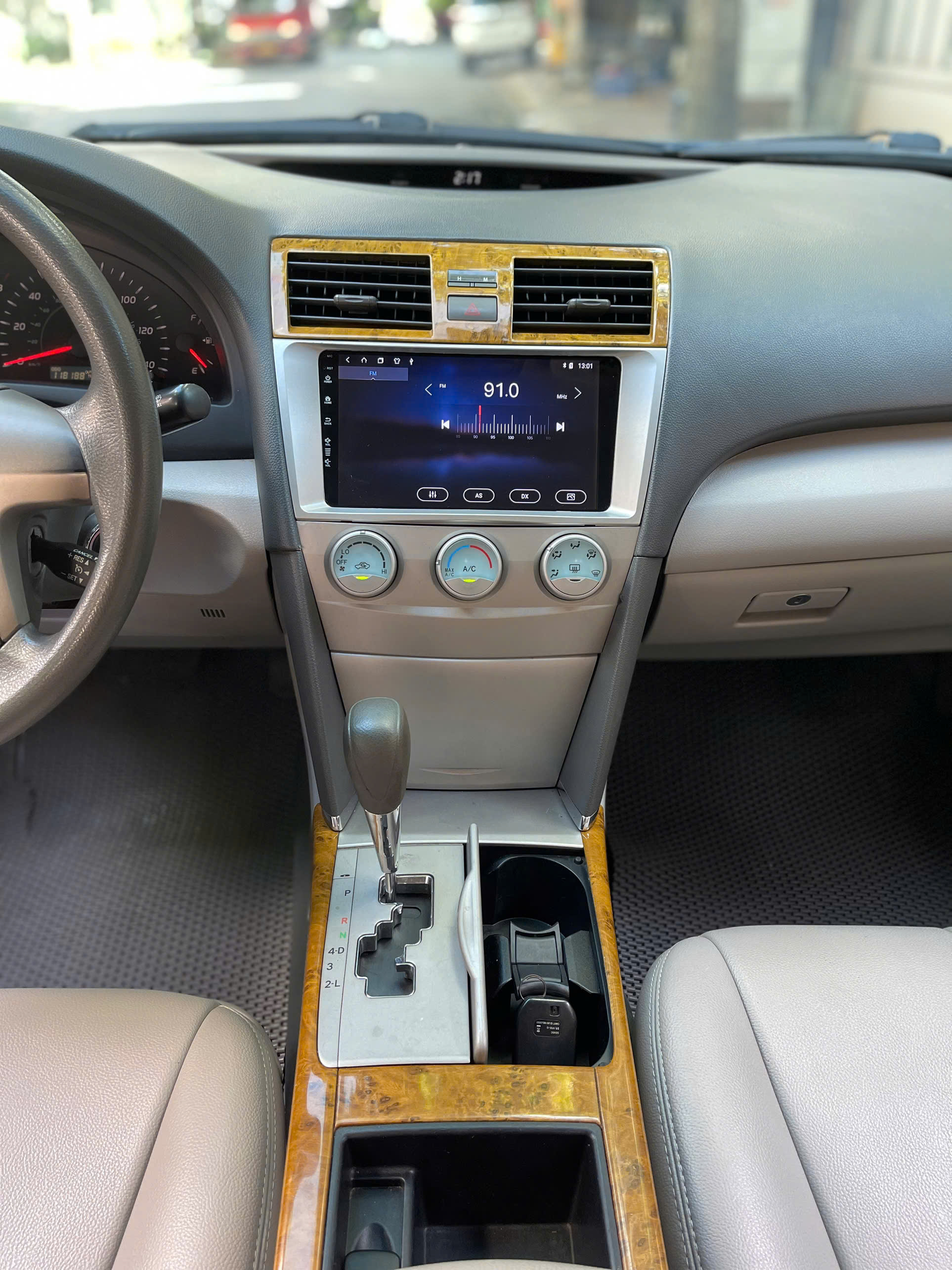 Toyota Camry LE 2.4 2018 màu đen