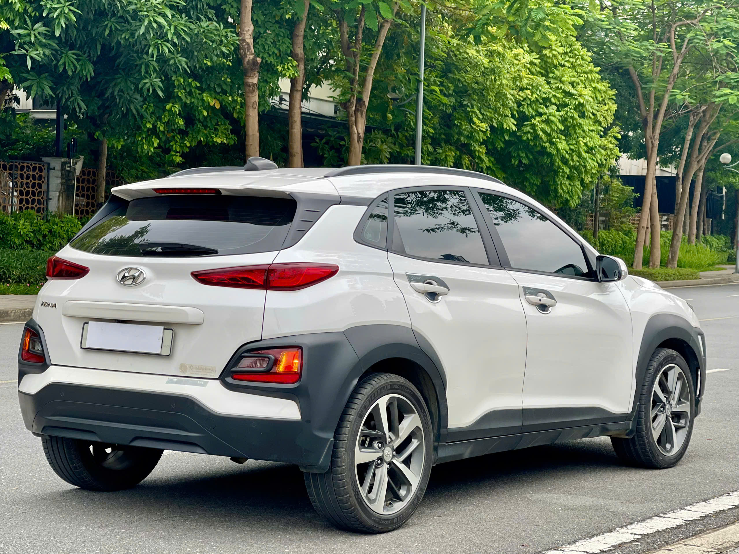 Hyundai Kona 2.0ATH 2021 màu trắng