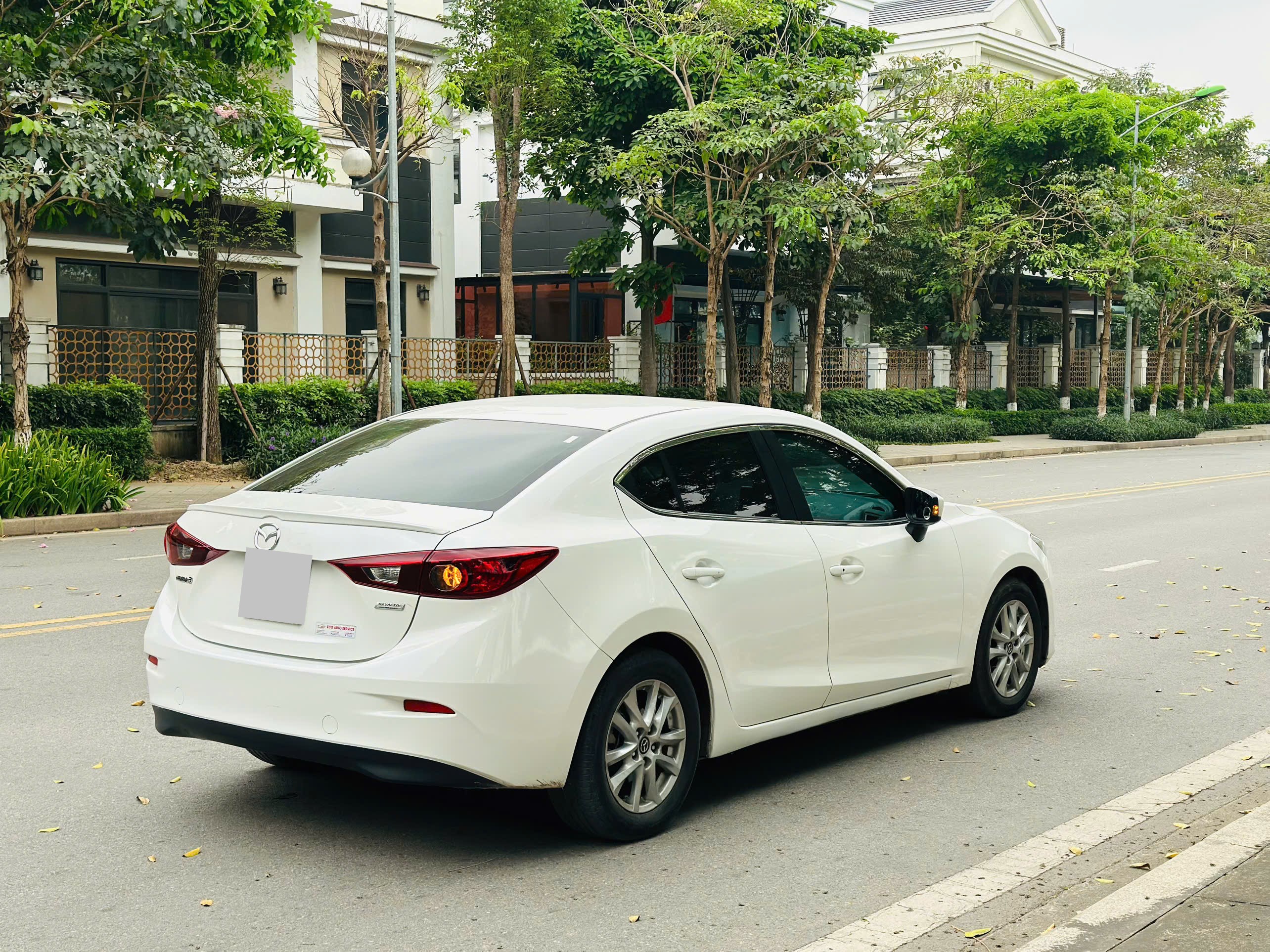 Mazda 3 1.5AT 2016 màu trắng