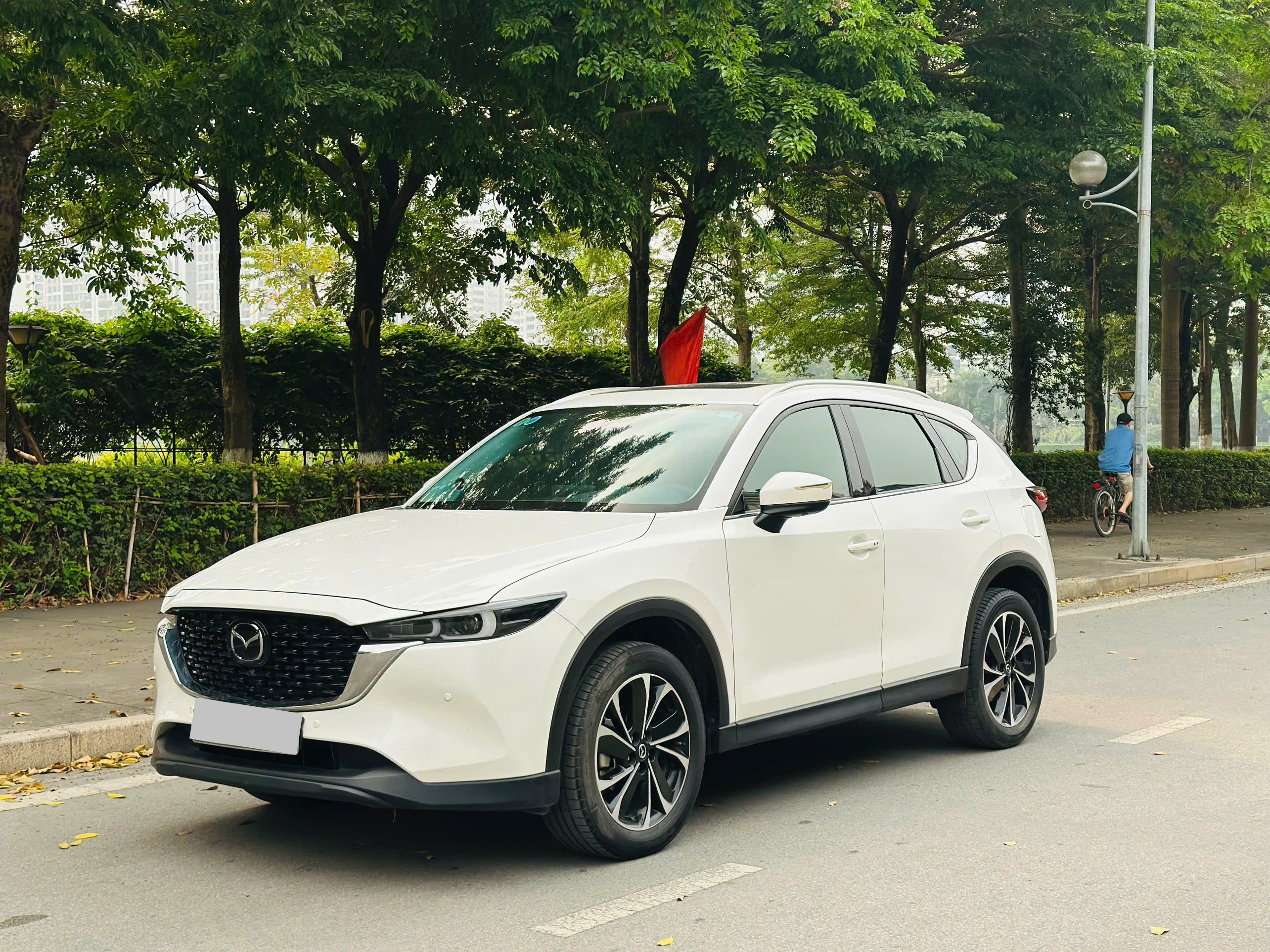 Mazda CX5 Premium 2.0 AT 2024 trắng