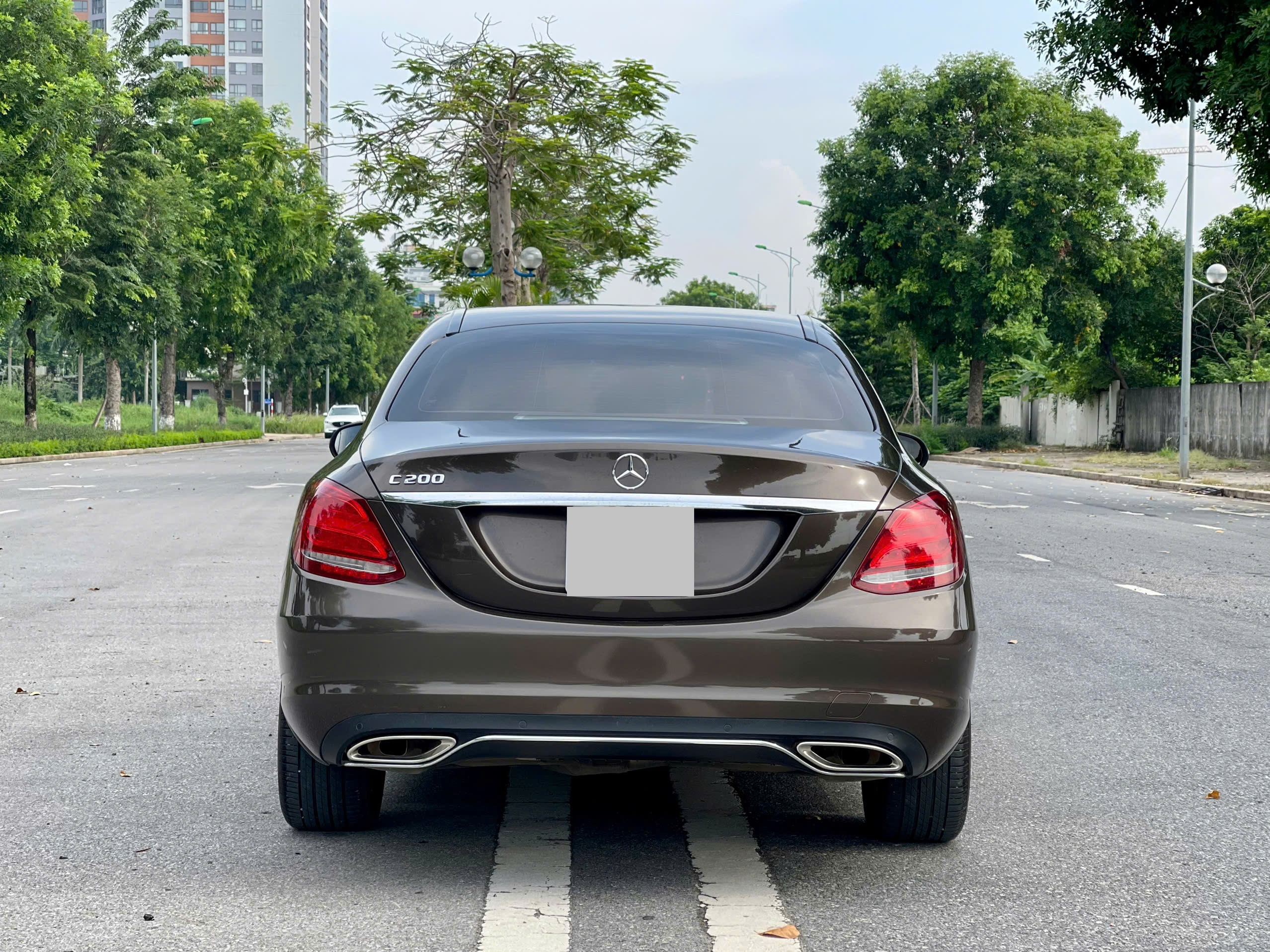 Mercedes C200 2018 màu nâu nội thất đen