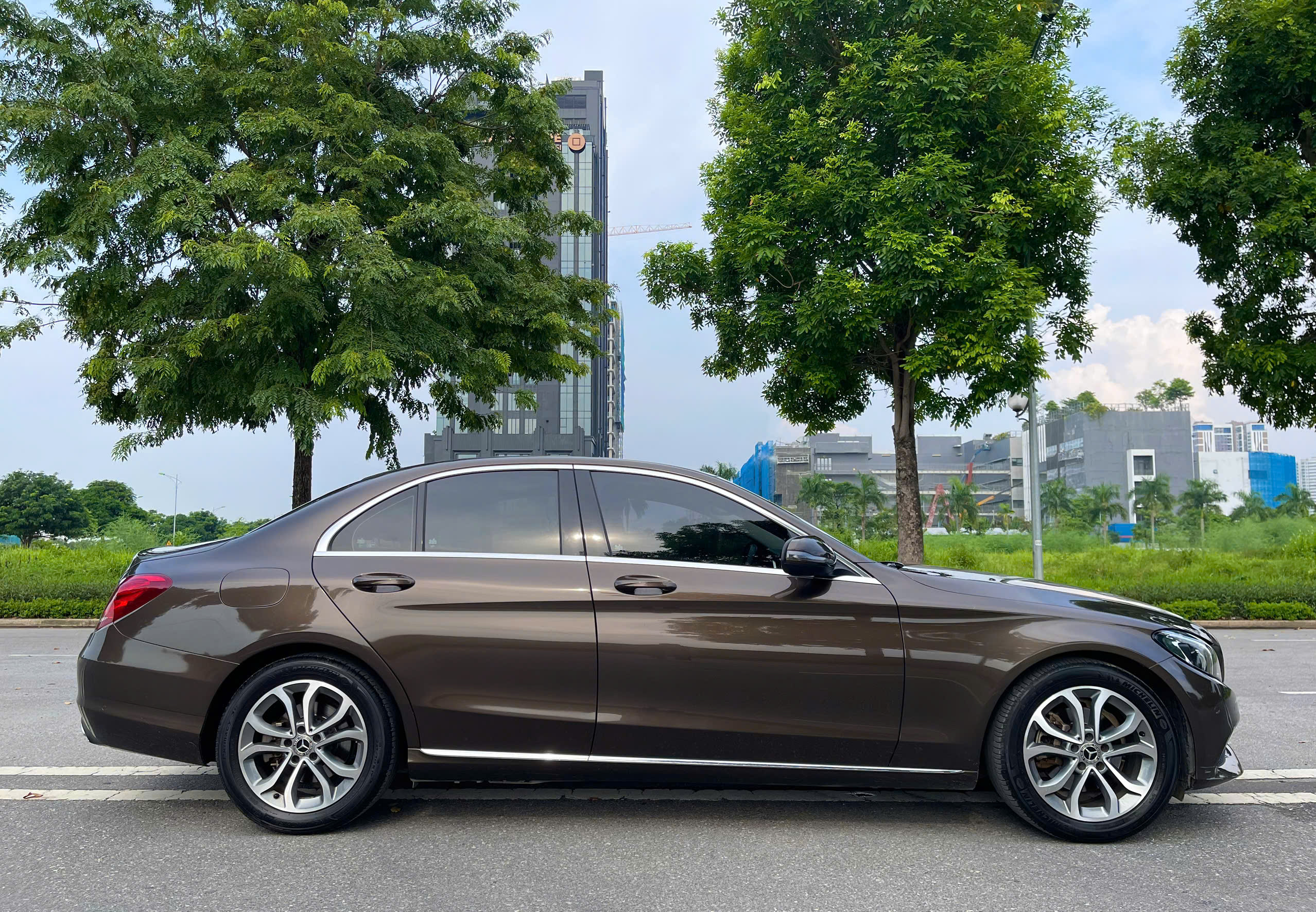 Mercedes C200 2018 màu nâu nội thất đen