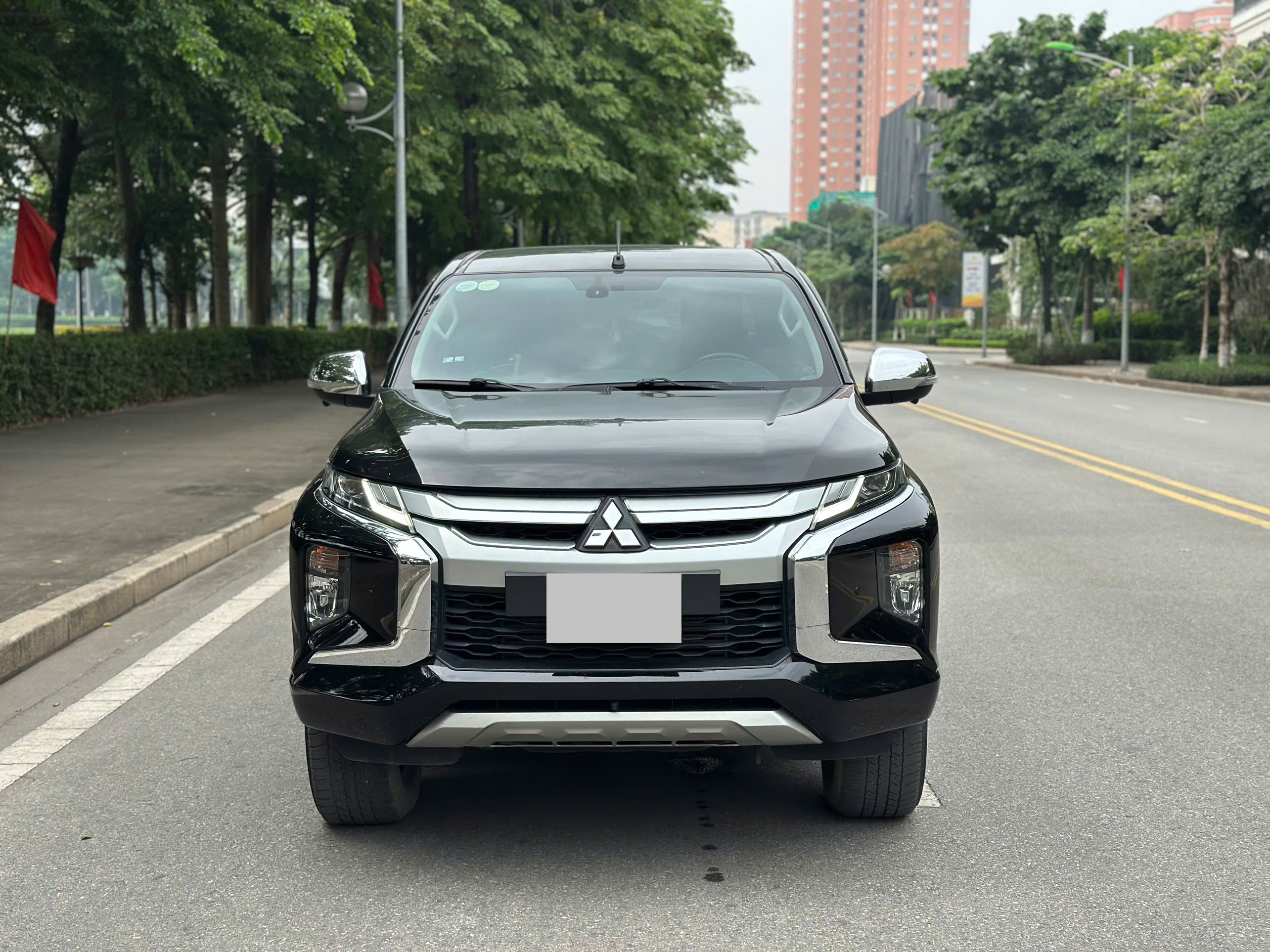 Mitsubishi Triton 4x4 AT Mivec 2019 màu đen