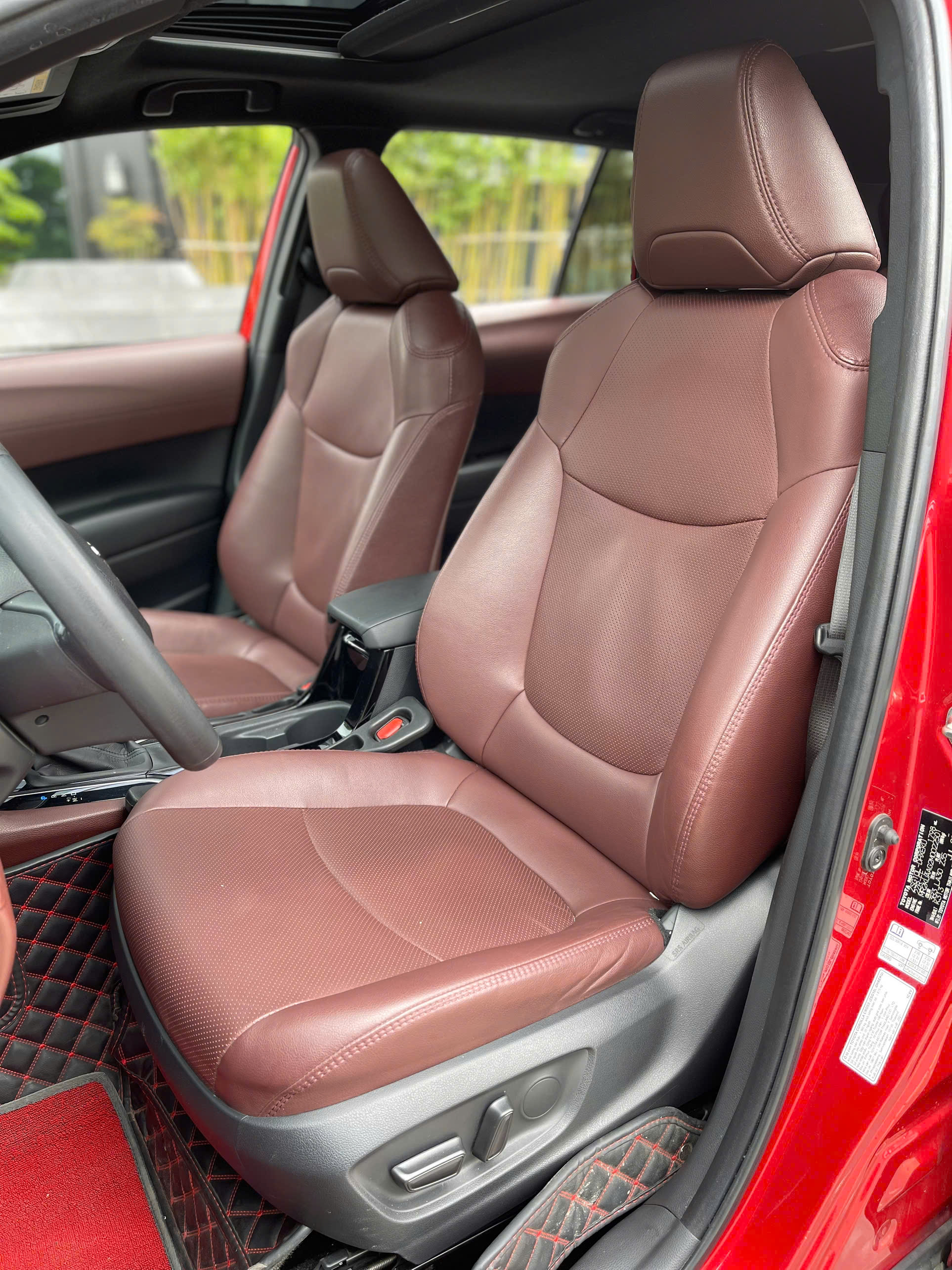 Toyota Corolla Cross 1.8V 2021 màu đỏ