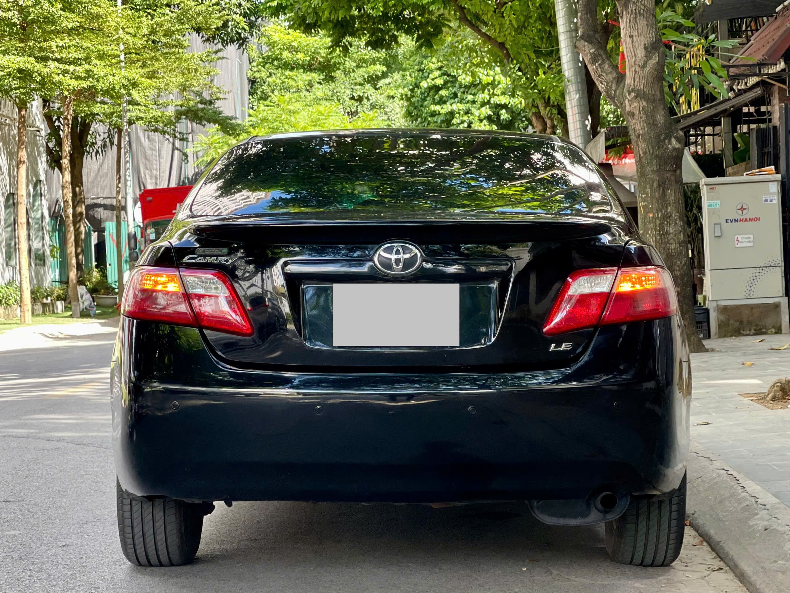 Toyota Camry LE 2.4 2018 màu đen