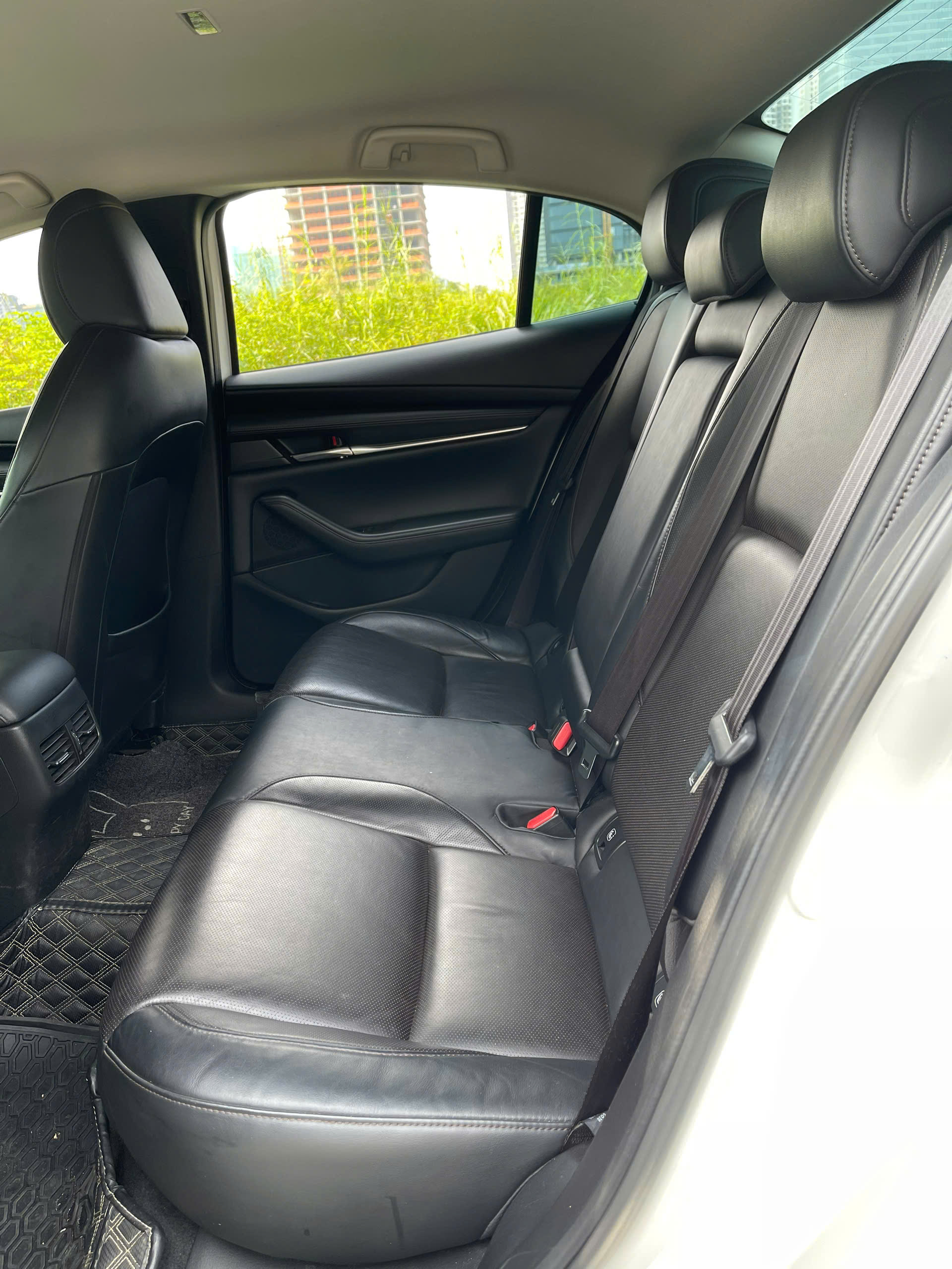 Mazda 3 1.5AT Luxury 2022 màu trắng