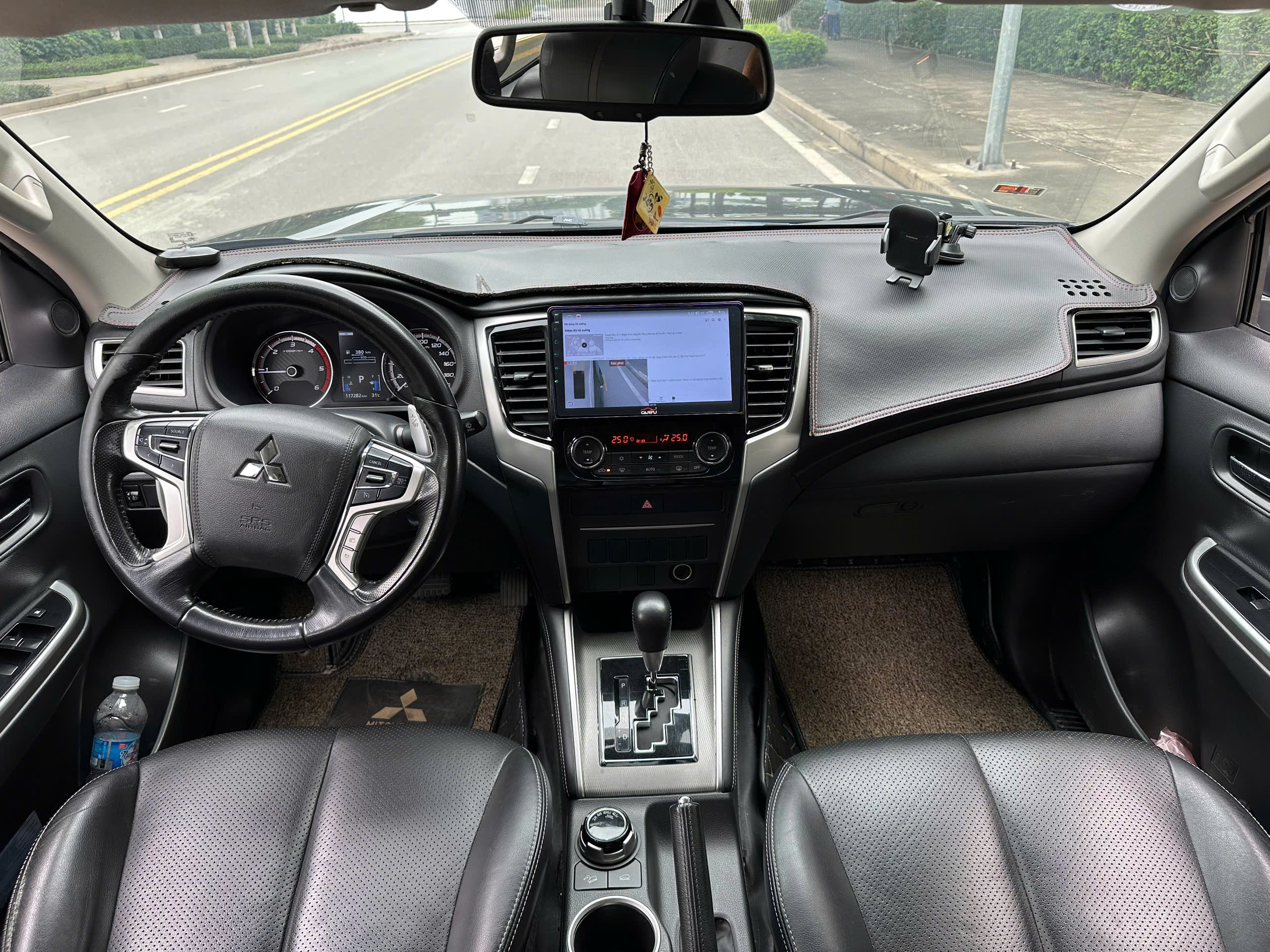 Mitsubishi Triton 4x4 AT Mivec 2019 màu đen