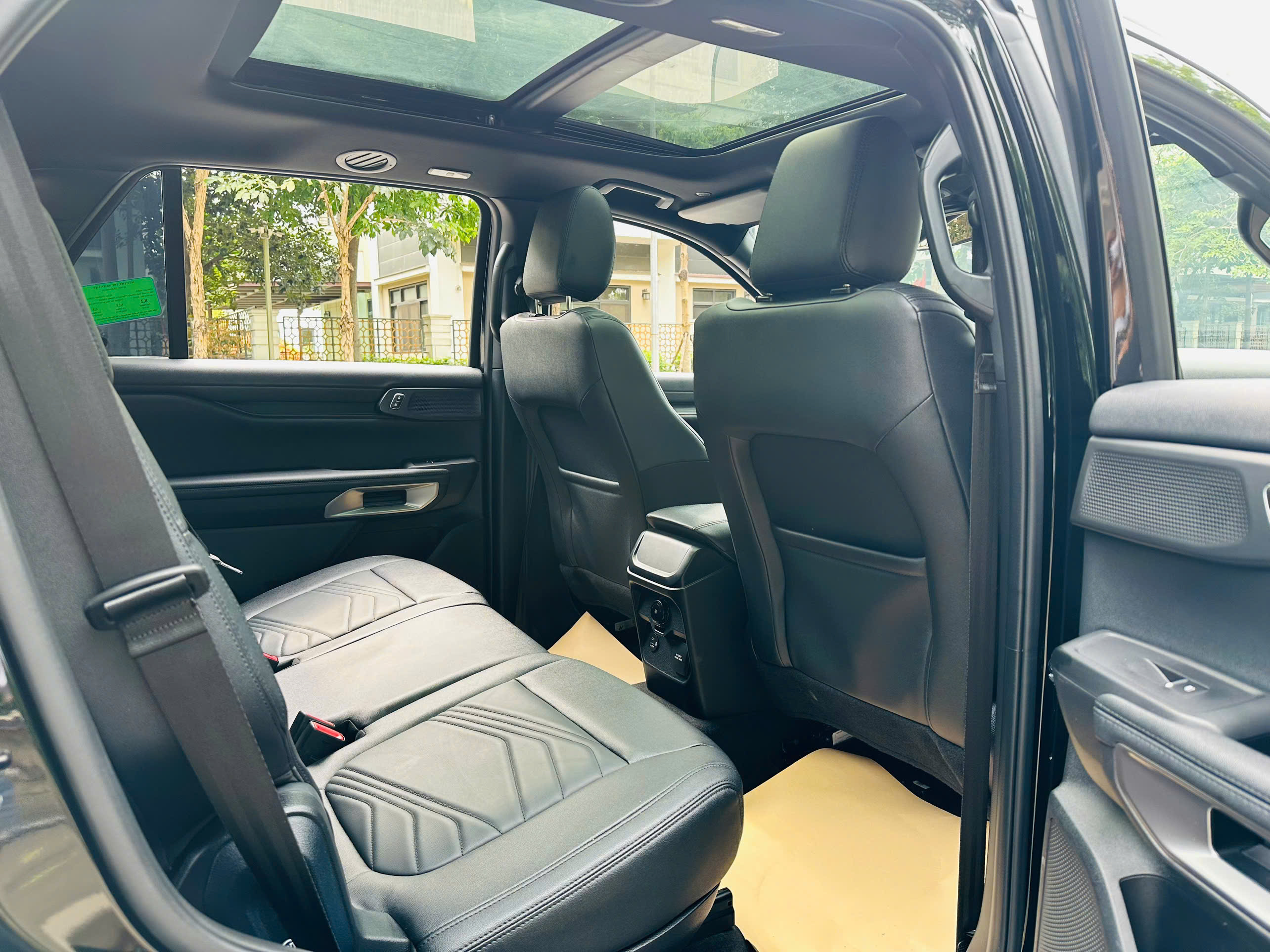 Ford Everest Titanium 2.0L 4x2 AT 2024 đen