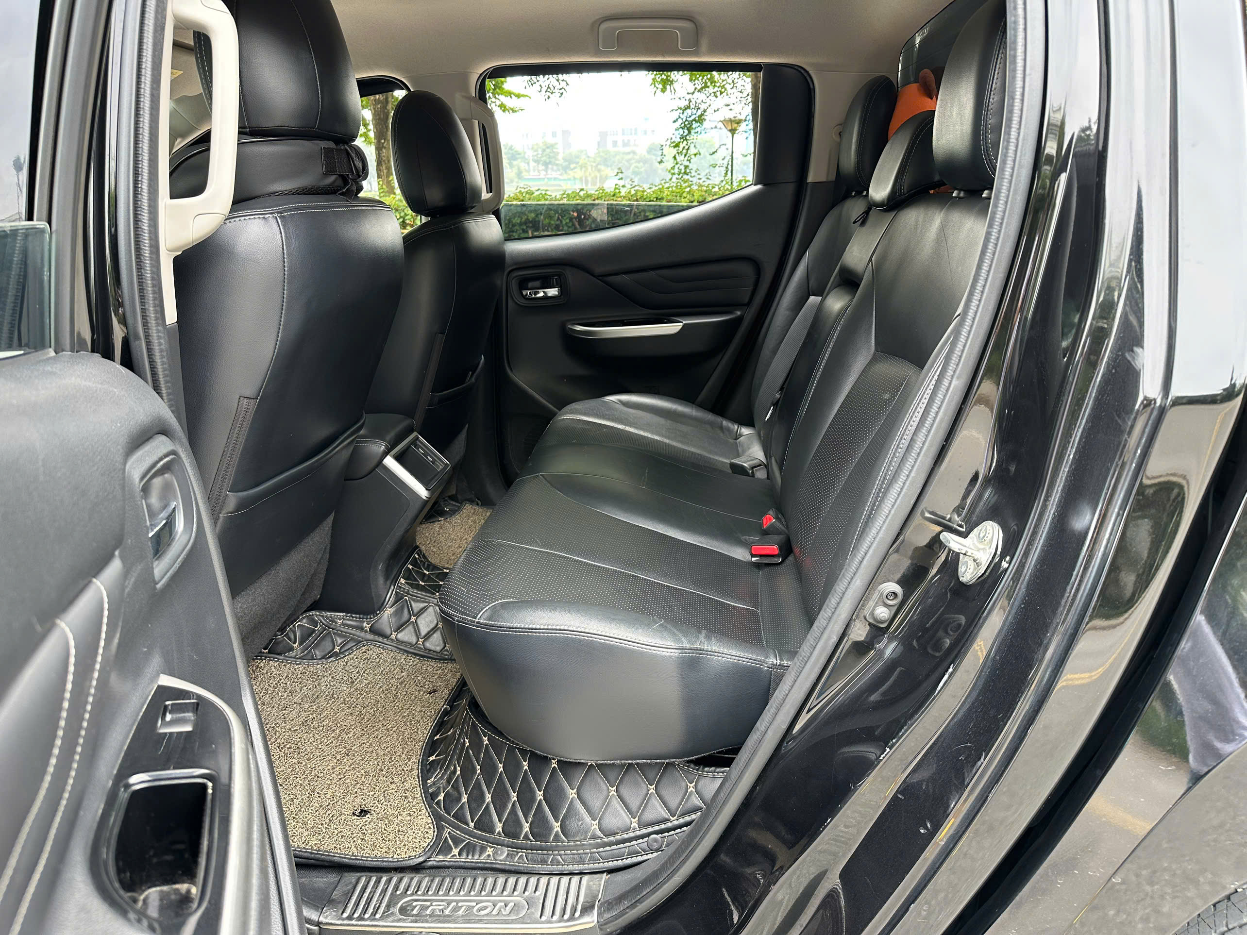 Mitsubishi Triton 4x4 AT Mivec 2019 màu đen