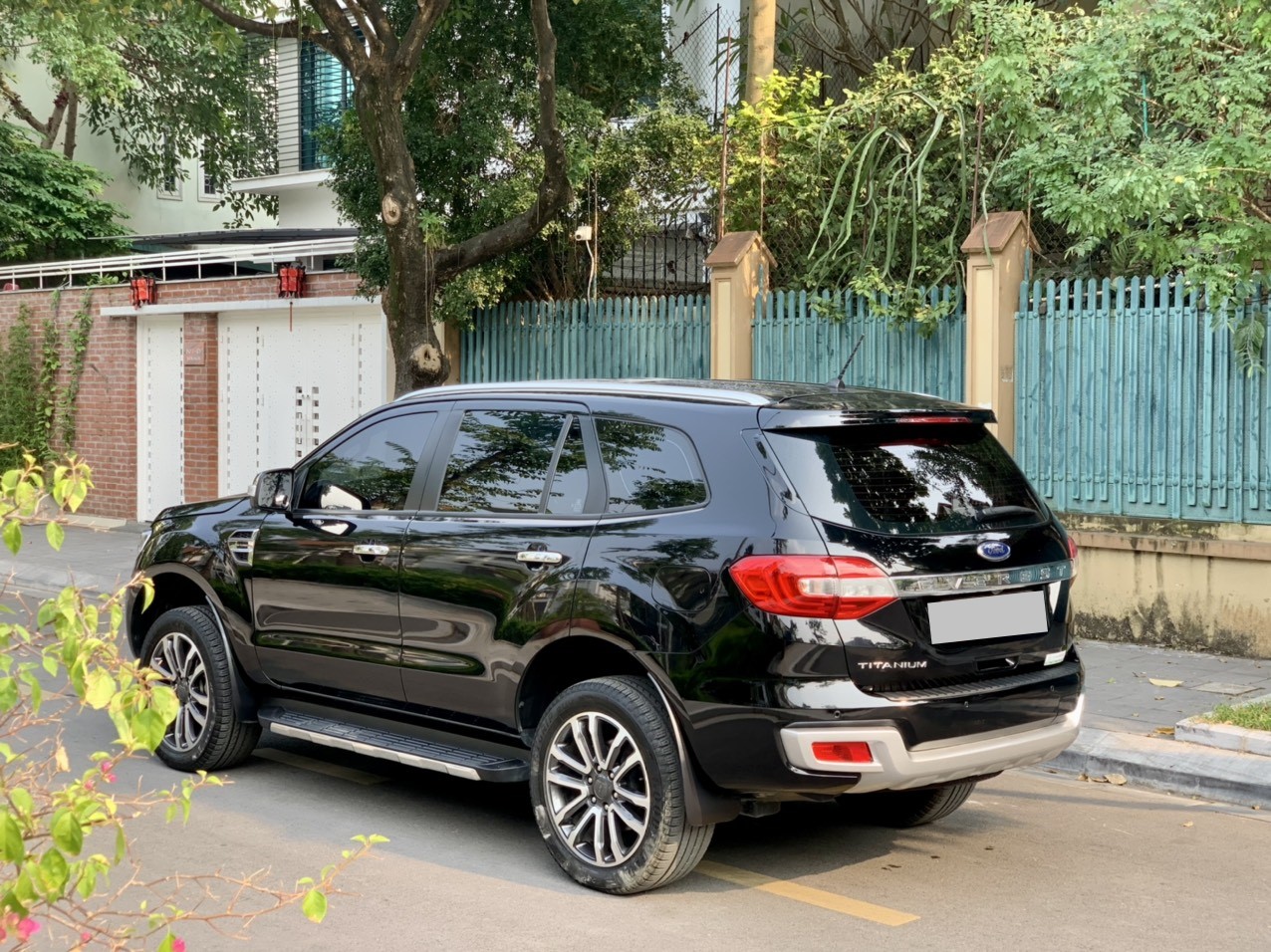 Ford Everest Titanium 2.0L 4x2 AT 2022 màu đen (Đã bán)