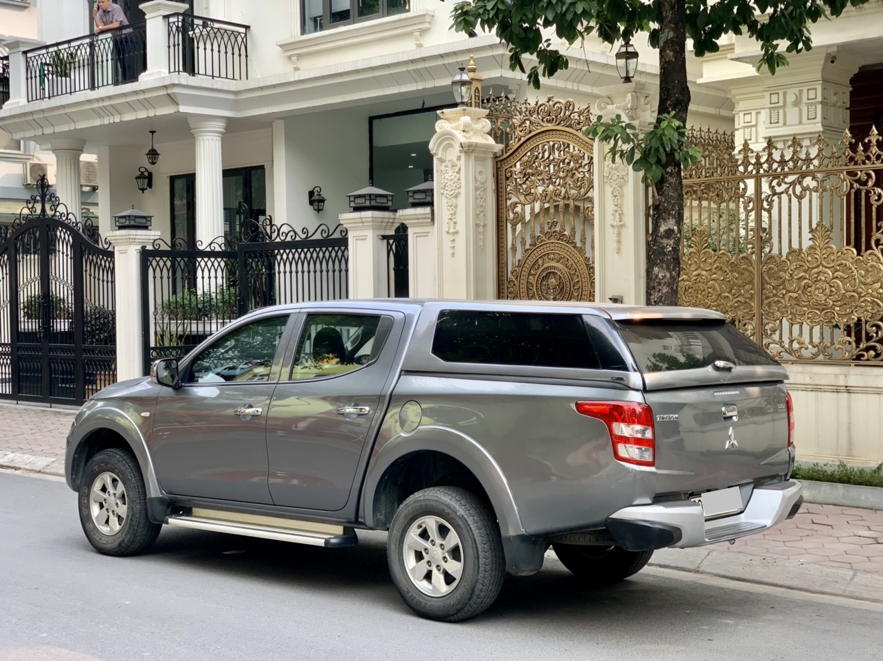 Mitsubishi Triton 2.5 MT bản 1 cầu, máy dầu màu xám (Đã bán)