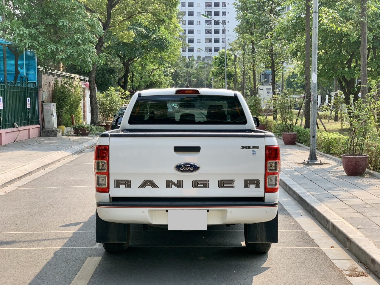 Ford Ranger XLS 2.2 AT 4x2 2021 màu trắng (Đã bán)