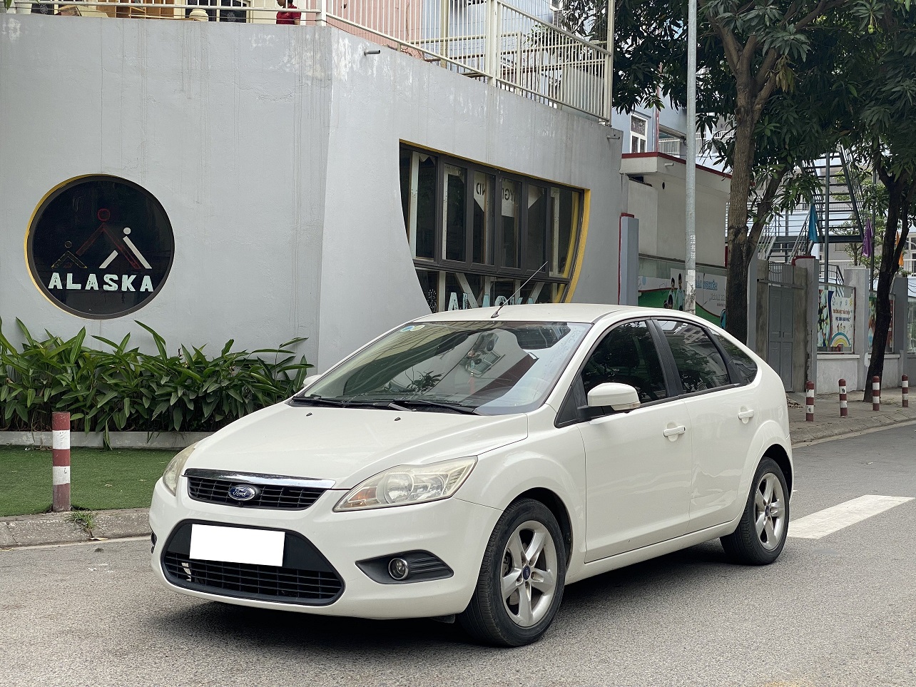 Ford Focus 1.8AT 2012 màu trắng (đã bán)
