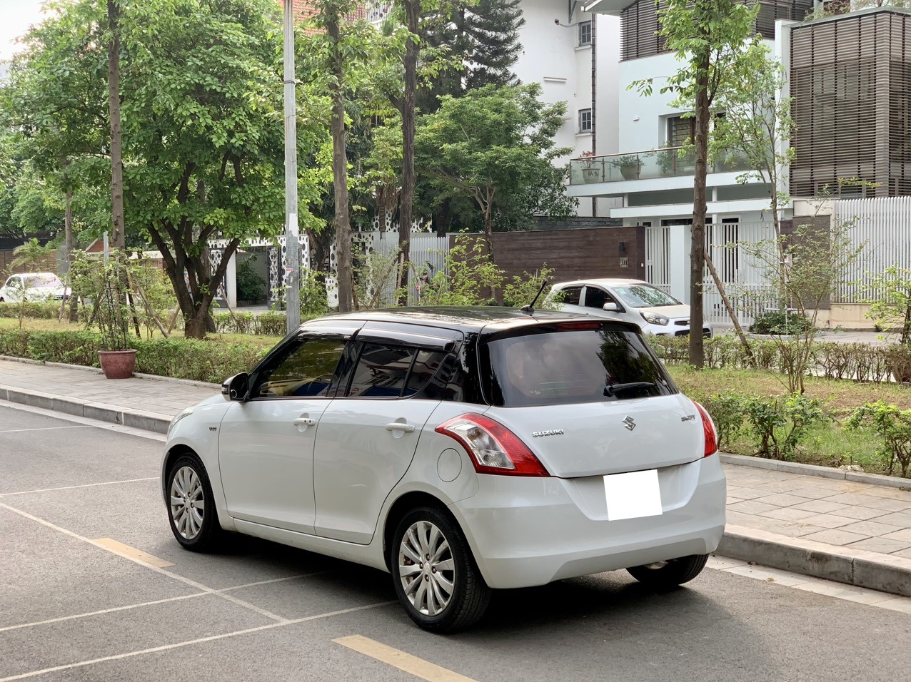 Suzuki Swift 1.4AT 2017 màu trắng (đã bán)