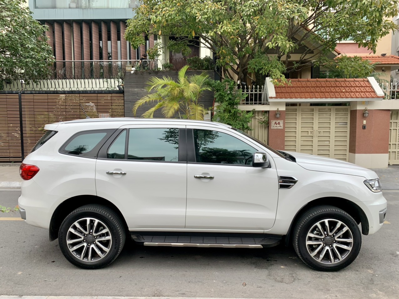 Ford Everest Titanium 4x4 2019 màu trắng (Đã bán)
