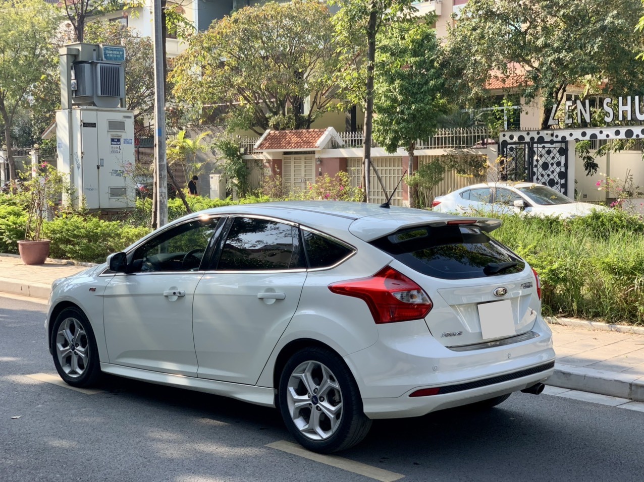 Ford Focus Sport 2.0AT 2014 màu trắng (Đã bán)