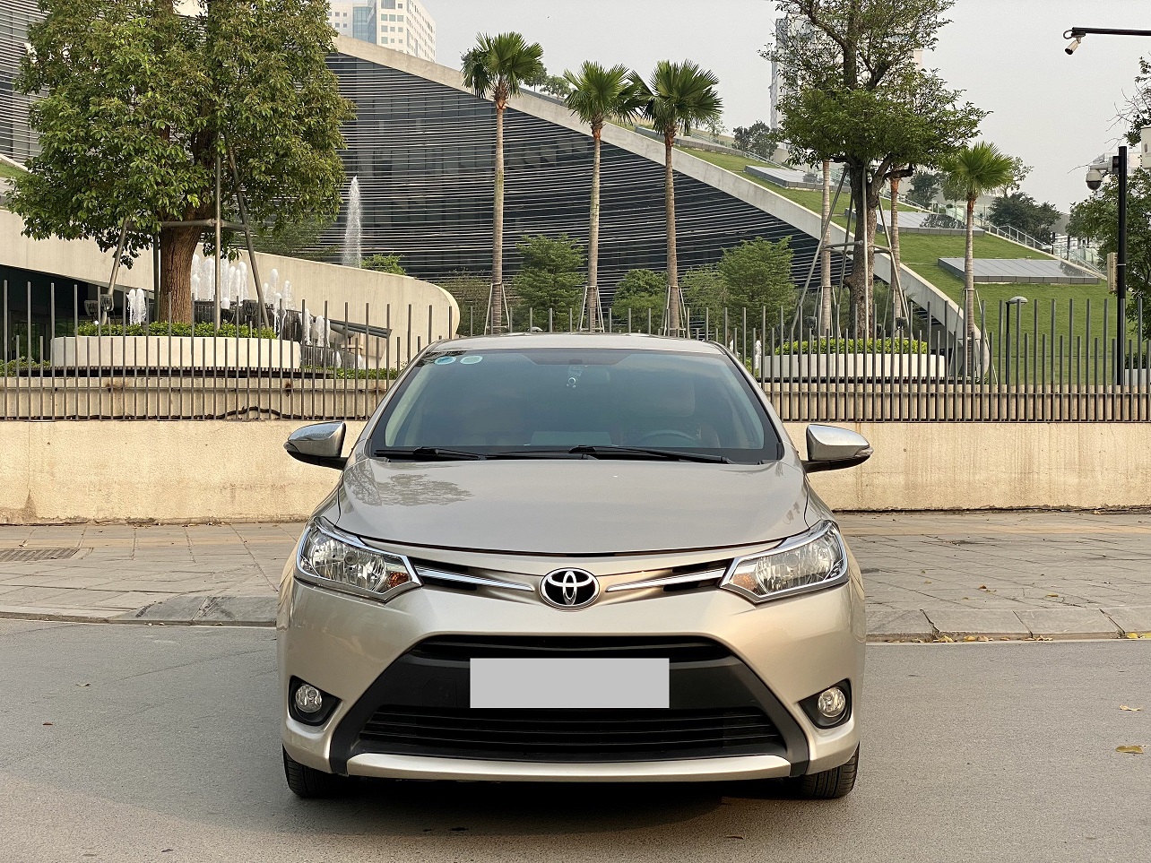 Toyota Vios 1.5E MT 2017 màu vàng cát (Đã bán)