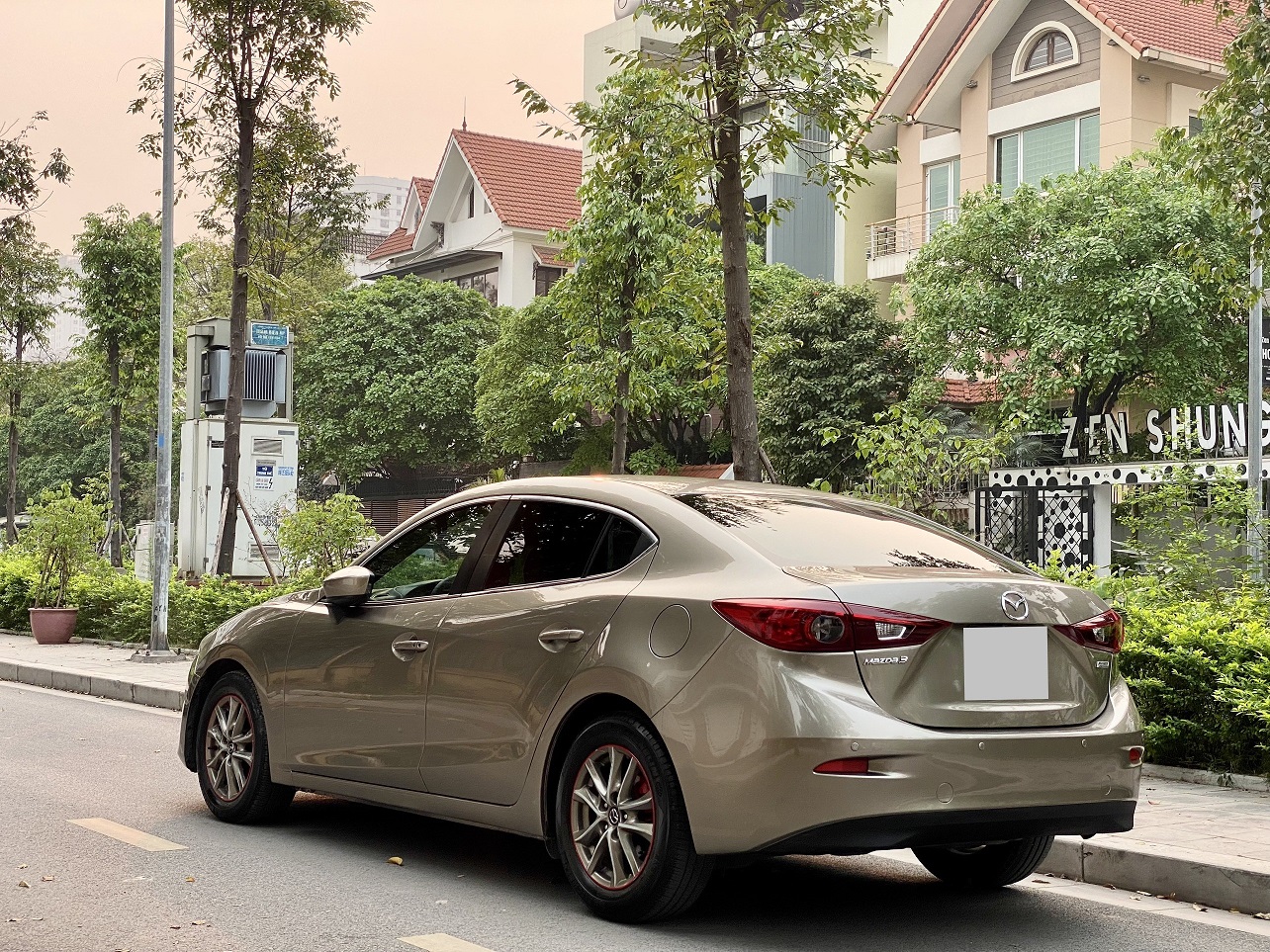 Mazda 3 1.5 AT màu vàng (Đã bán)