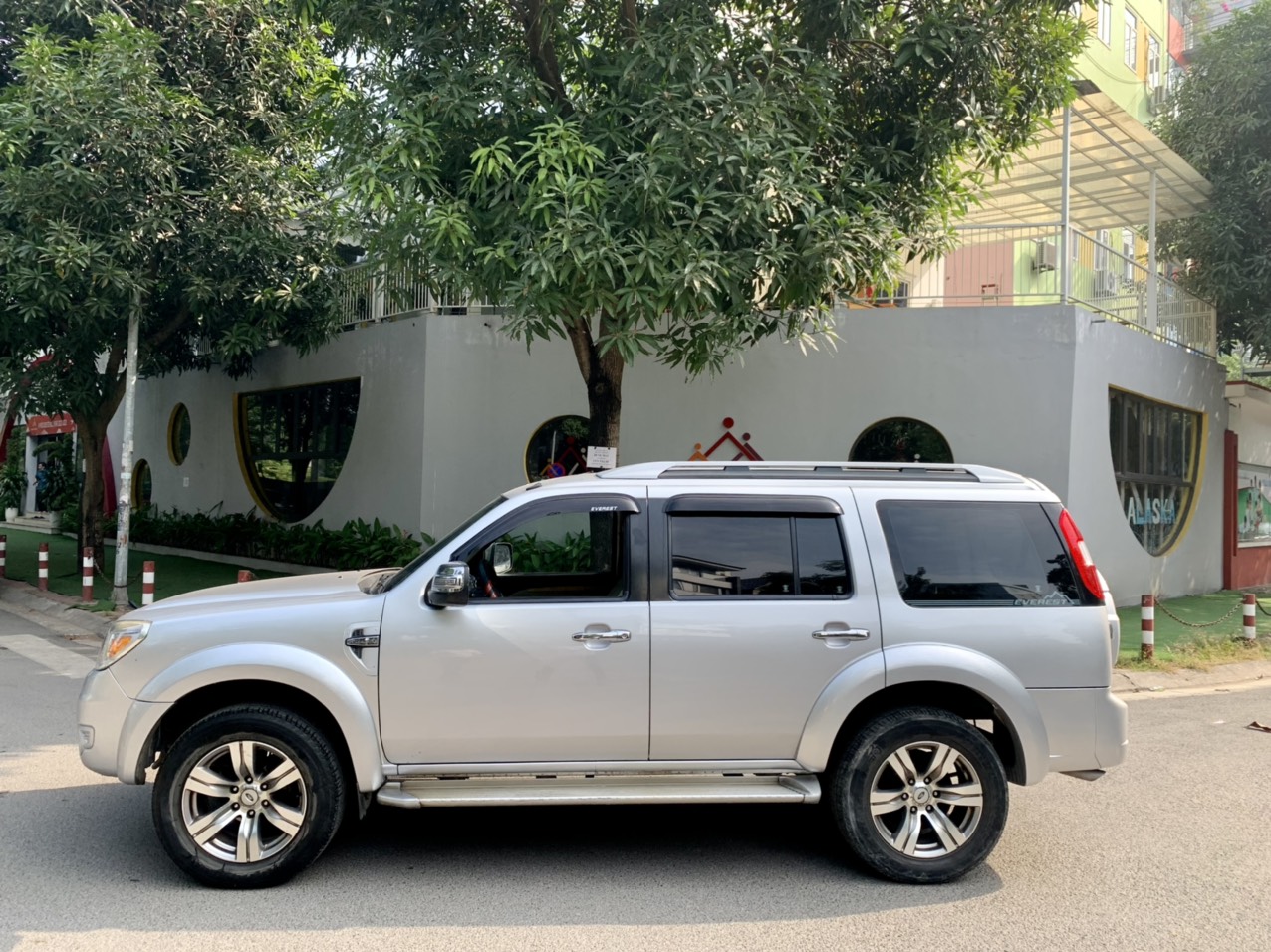 Ford Everest 2.5L 4x2 AT 2010 màu bạc (Đã bán)