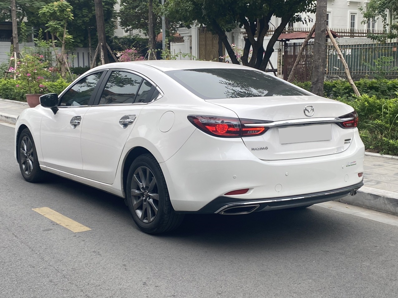 Mazda 6 2.0 Premium 2020 màu trắng (Đã bán)