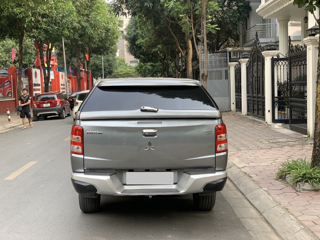 Mitsubishi Triton 2.5 MT bản 1 cầu, máy dầu màu xám (Đã bán)