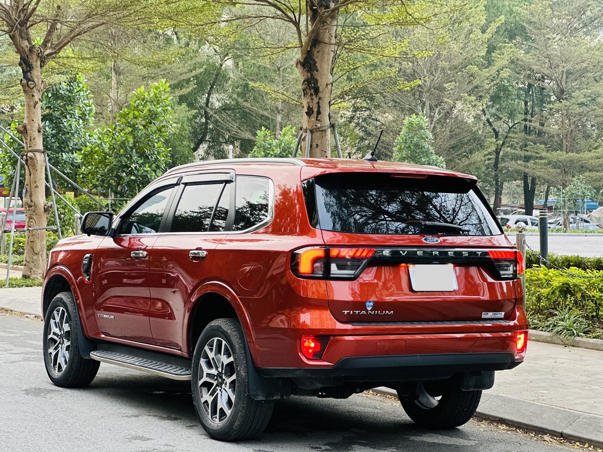 Ford Everest Titanium 2.0L 4x2 2022 model 2023 màu đỏ cam (Đã bán)
