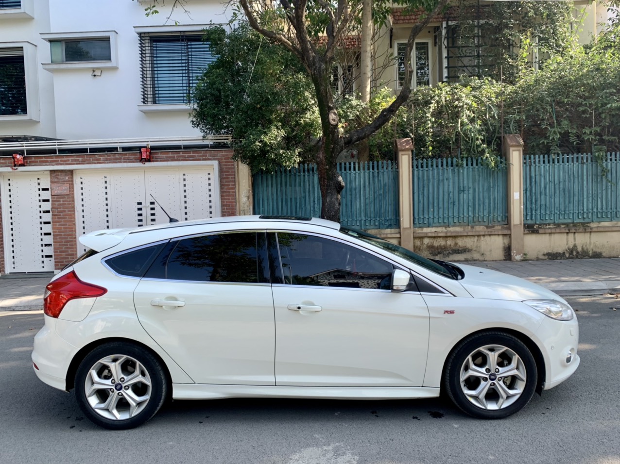 Ford Focus Sport 2.0AT 2014 màu trắng (Đã bán)