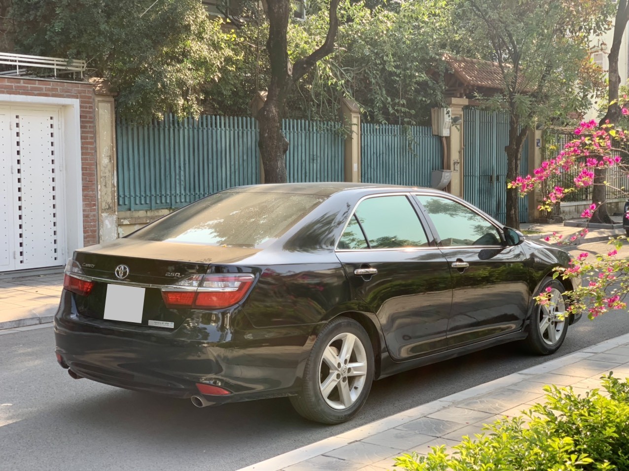 Toyota Camry 2.5Q sản xuất 2015 màu đen (Đã bán)