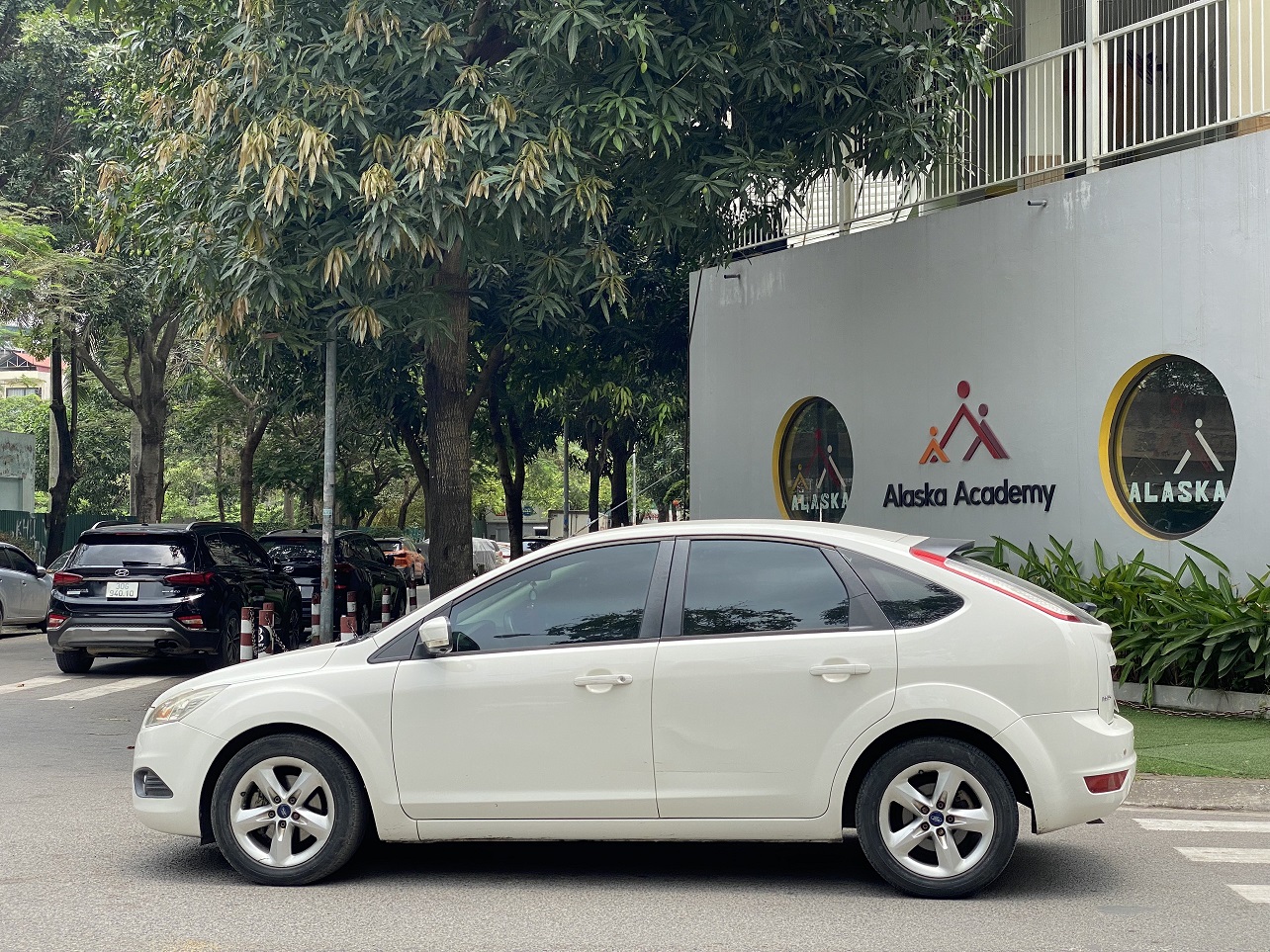 Ford Focus 1.8AT 2012 màu trắng (đã bán)