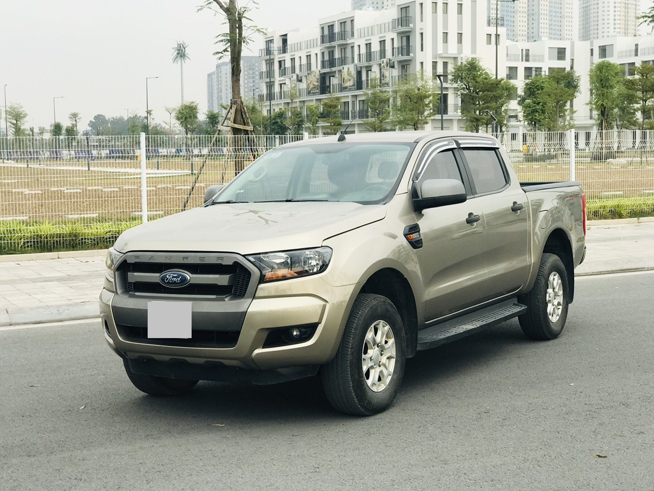 Ford Ranger XLS 2.2L 4x2 AT 2015 màu ghi vàng (Đã bán)