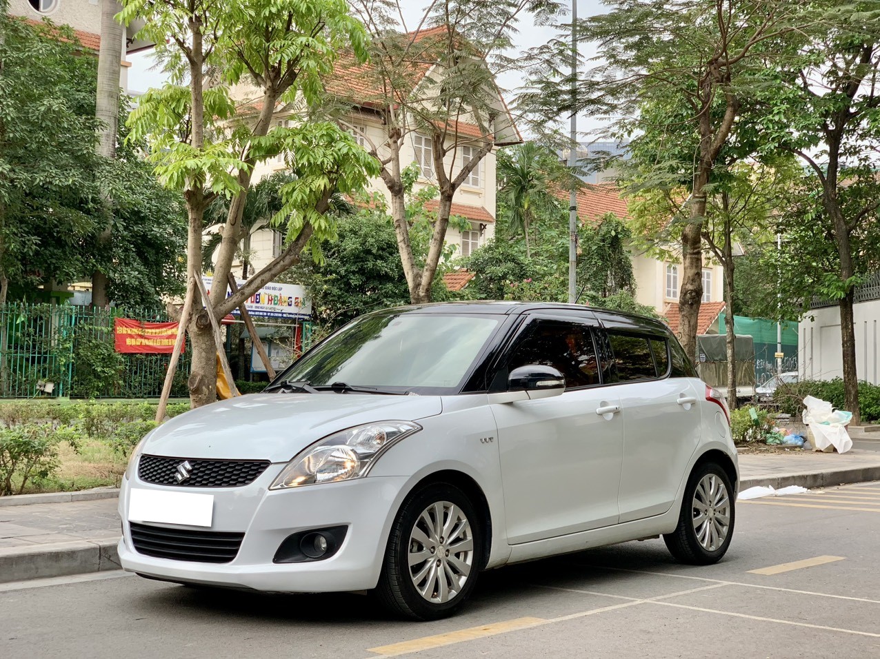 Suzuki Swift 1.4AT 2017 màu trắng (đã bán)
