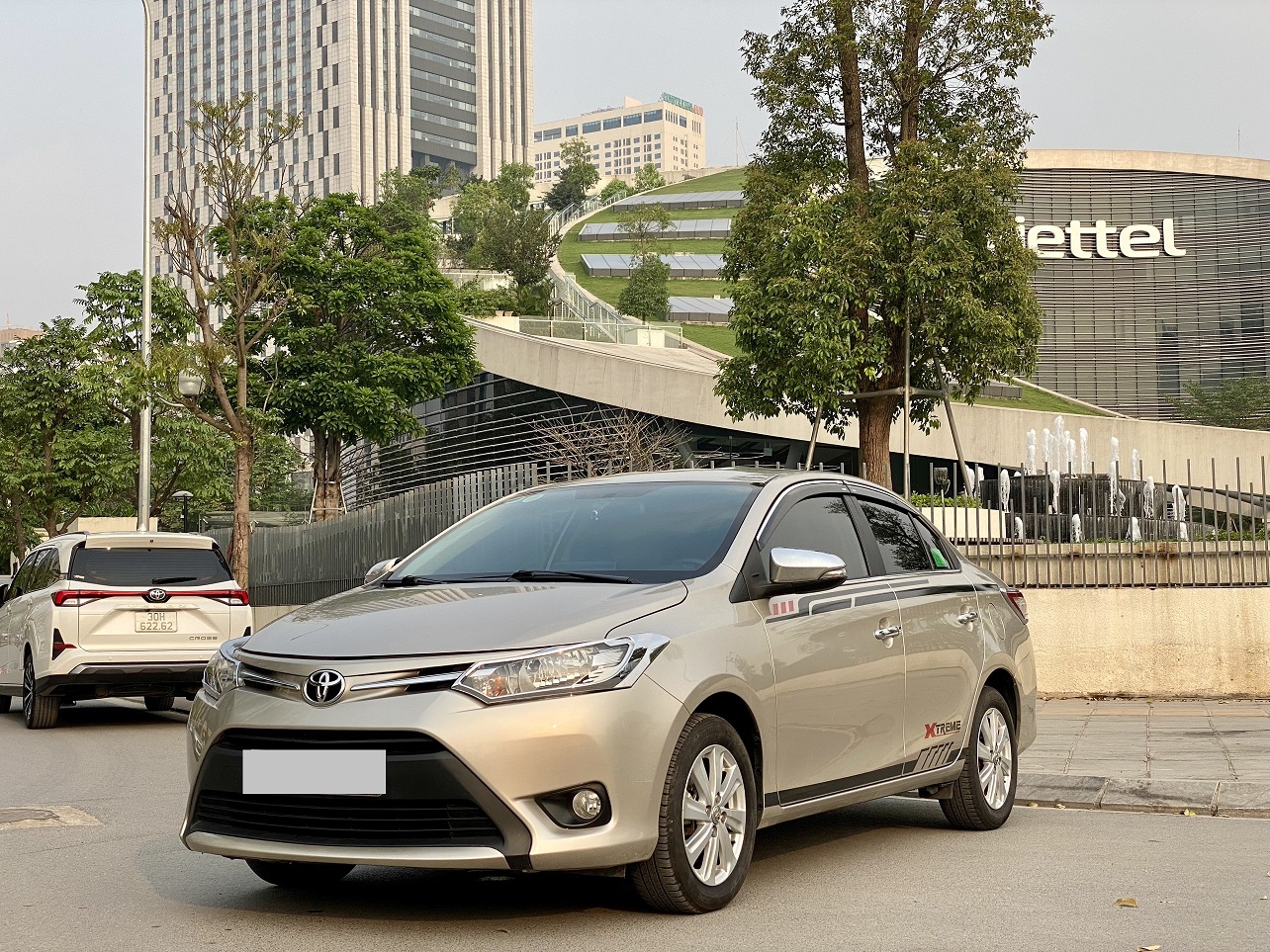 Toyota Vios 1.5E MT 2017 màu vàng cát (Đã bán)