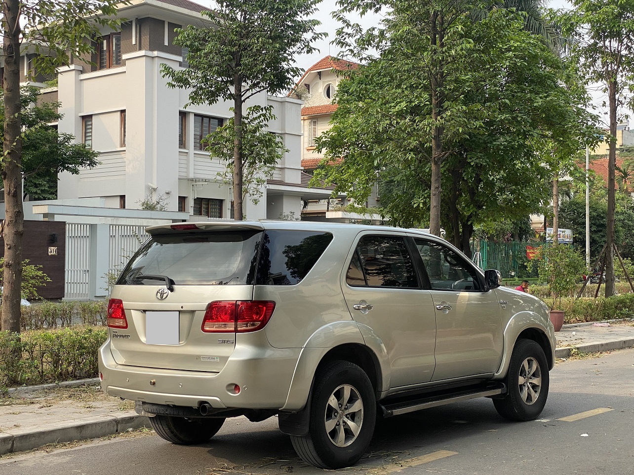 Toyota Fortuner SR5 2.7AT 4x4 2007 ĐKLĐ 2008 màu bạc (đã bán)