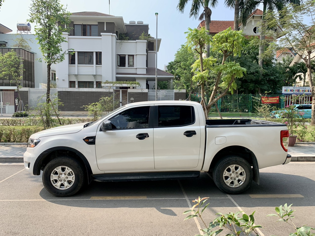 Ford Ranger XLS 2.2 AT 4x2 2021 màu trắng (Đã bán)