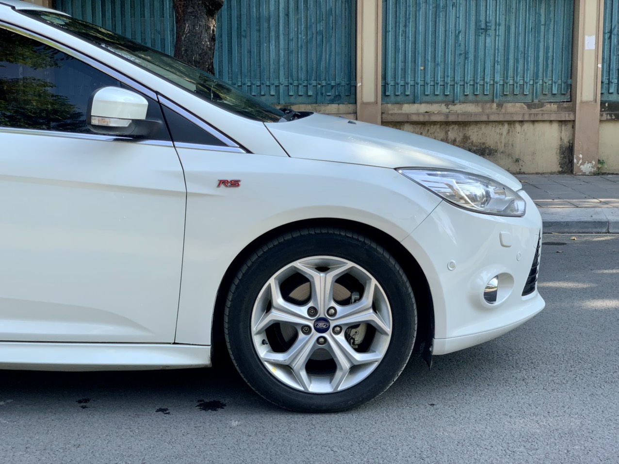 Ford Focus Sport 2.0AT 2014 màu trắng (Đã bán)