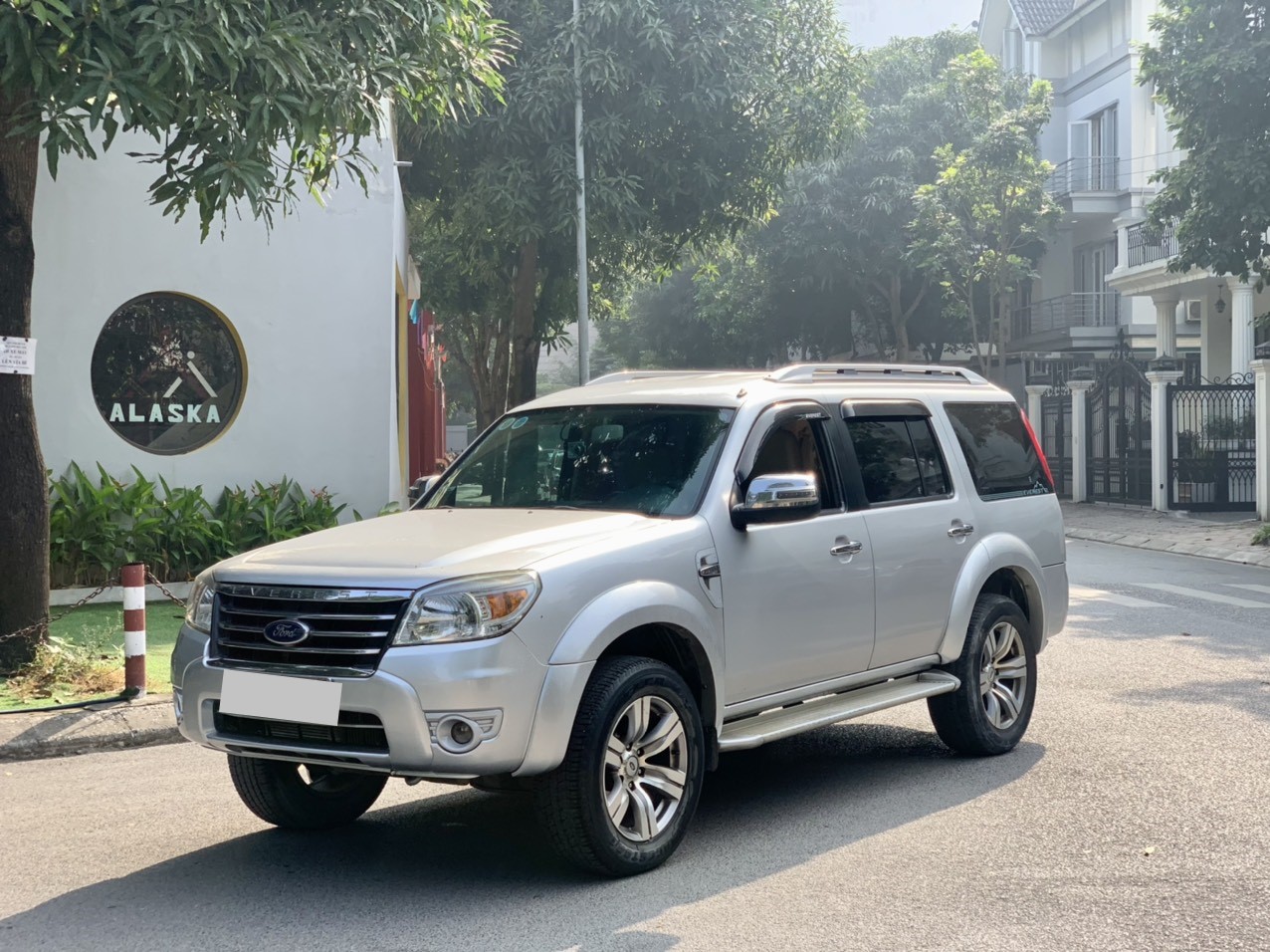 Ford Everest 2.5L 4x2 AT 2010 màu bạc (Đã bán)