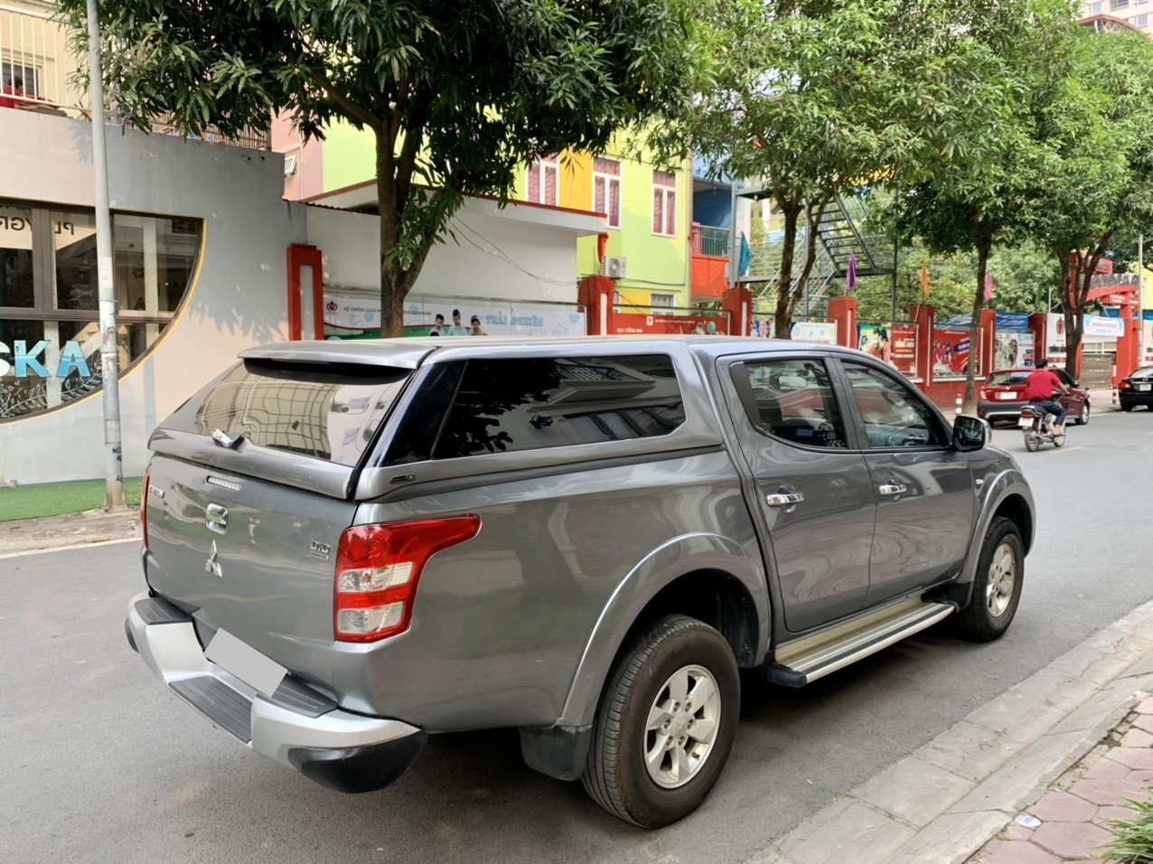 Mitsubishi Triton 2.5 MT bản 1 cầu, máy dầu màu xám (Đã bán)