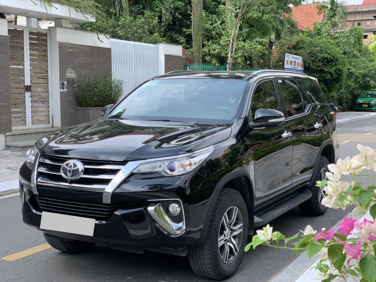 Toyota Fortuner 2.7V 2016 đăng ký 2017 màu đen (Đã bán)