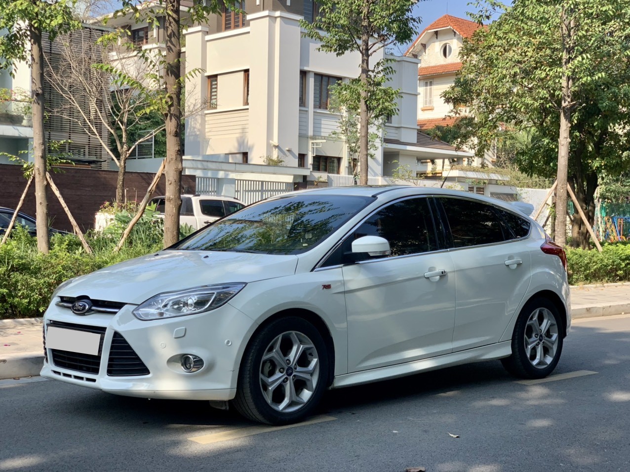 Ford Focus Sport 2.0AT 2014 màu trắng (Đã bán)