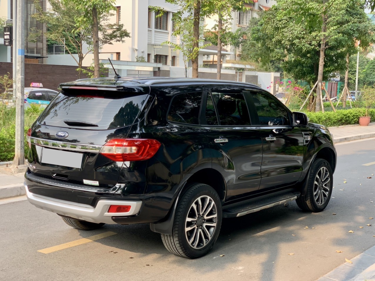 Ford Everest Titanium 2.0L 4x2 AT 2022 màu đen (Đã bán)