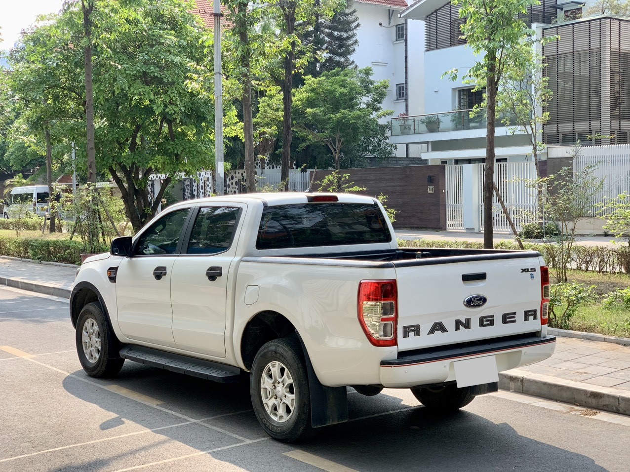 Ford Ranger XLS 2.2 AT 4x2 2021 màu trắng (Đã bán)