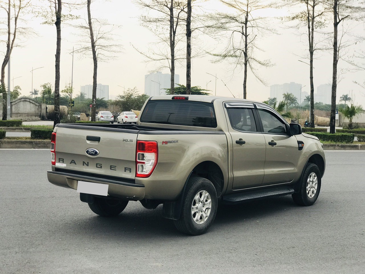 Ford Ranger XLS 2.2L 4x2 AT 2015 màu ghi vàng (Đã bán)