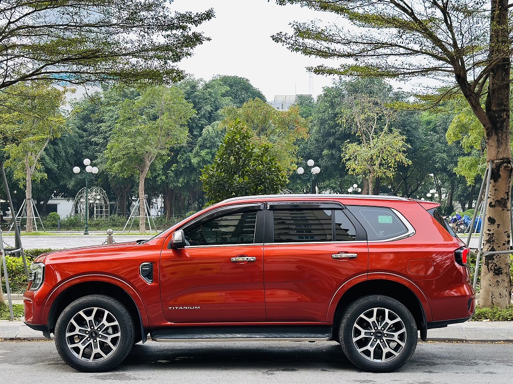 Ford Everest Titanium 2.0L 4x2 2022 model 2023 màu đỏ cam (Đã bán)